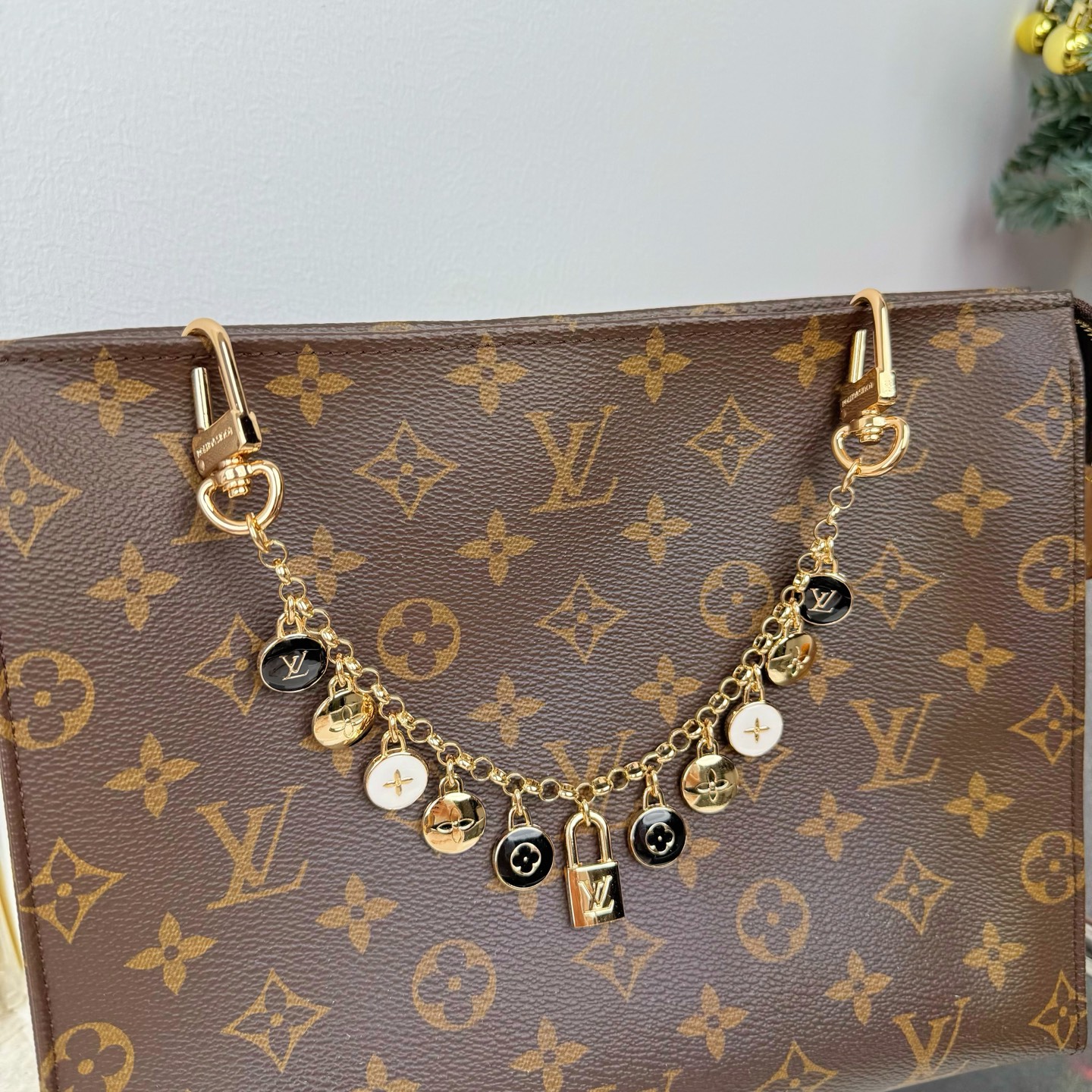 Louis Vuitton LV钥匙扣 豆豆 包挂件 包链条配送如图包装