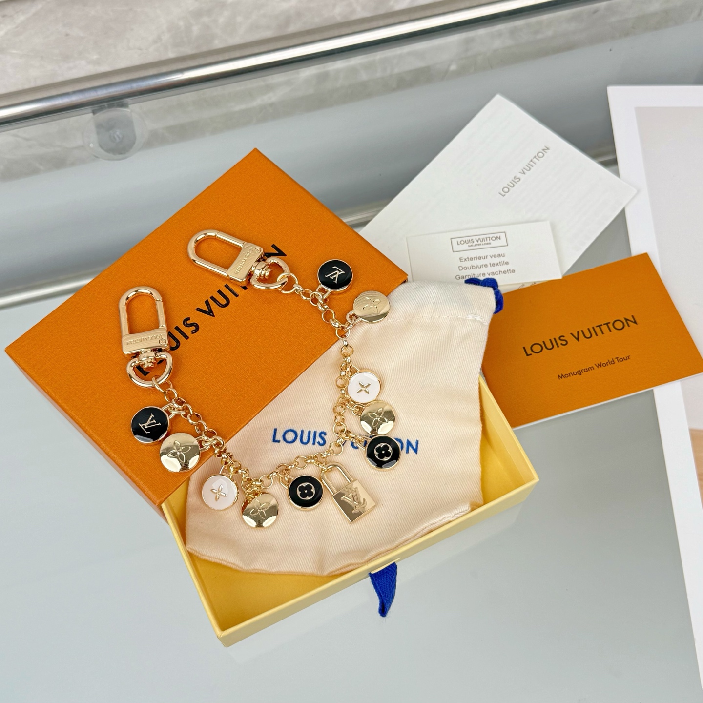 Louis Vuitton LV钥匙扣 豆豆 包挂件 包链条配送如图包装