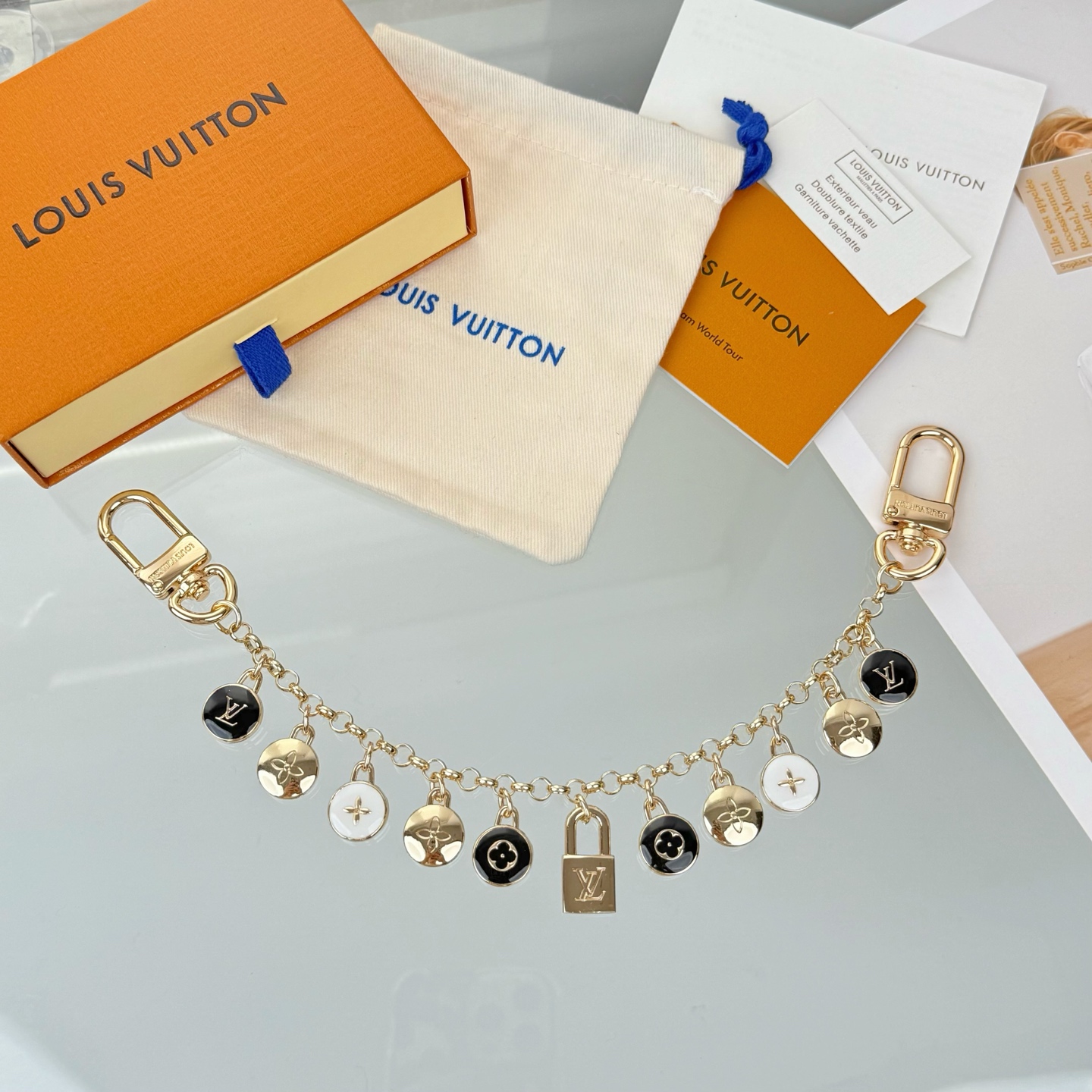 Louis Vuitton LV钥匙扣 豆豆 包挂件 包链条配送如图包装