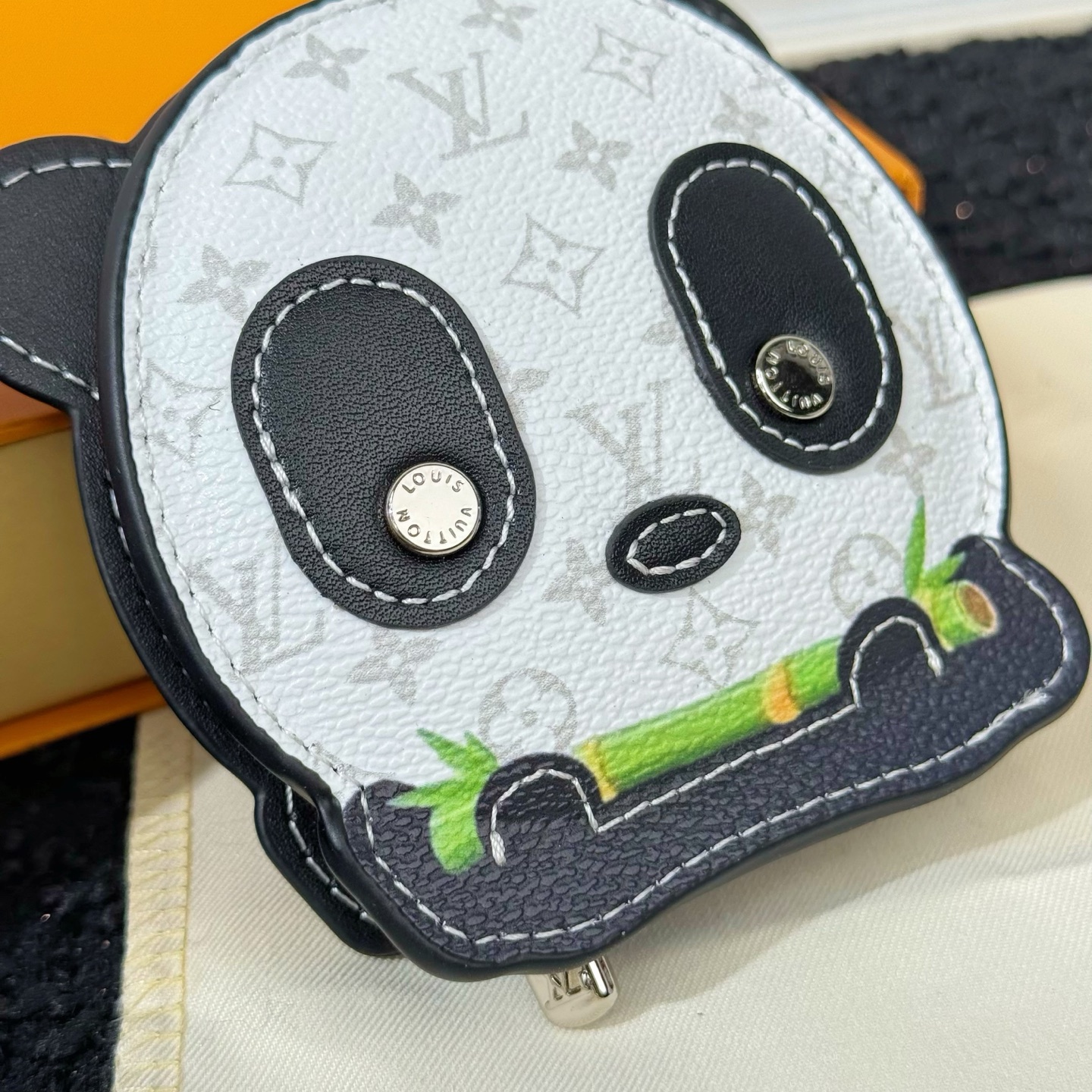 Louis Vuitton Louis Vuitton 路易威登熊猫 耳机包挂饰挂件