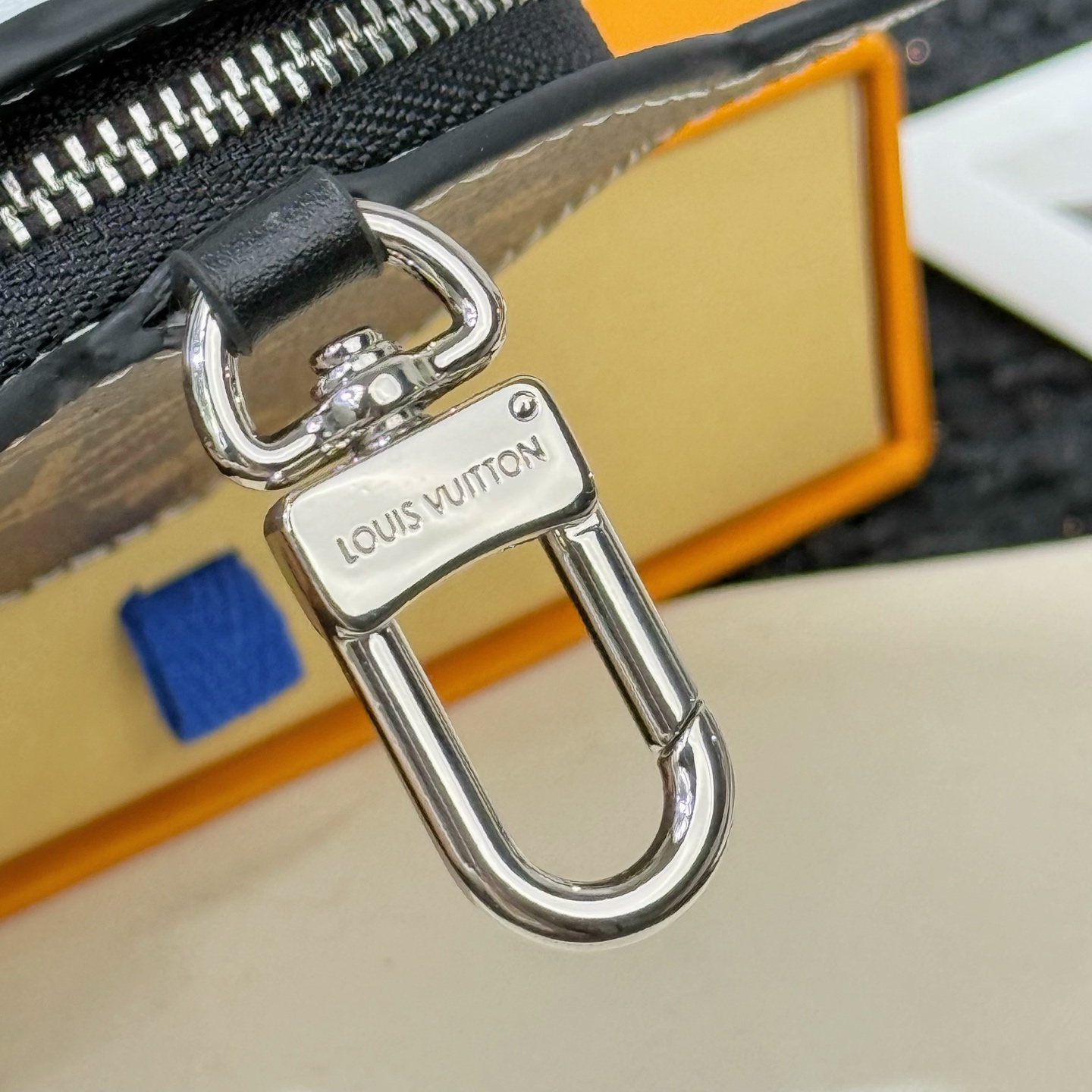 Louis Vuitton Louis Vuitton 路易威登熊猫 耳机包挂饰挂件
