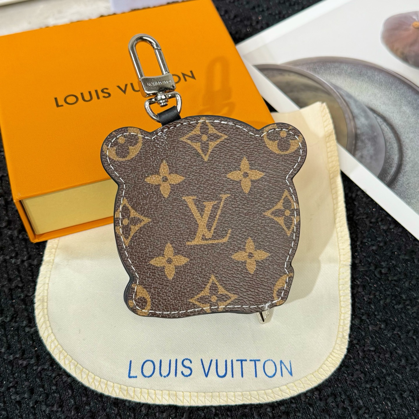Louis Vuitton Louis Vuitton 路易威登熊猫 耳机包挂饰挂件
