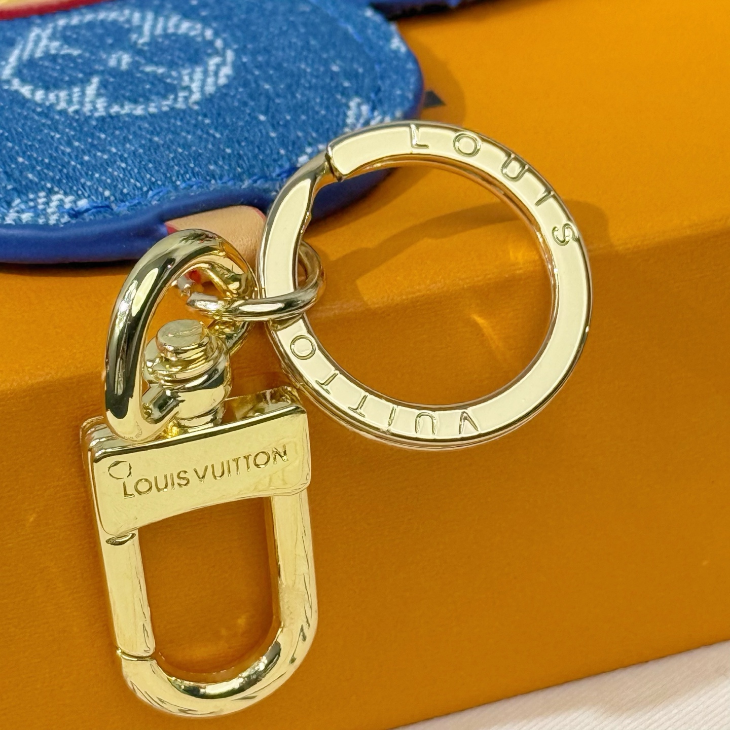 Louis Vuitton Louis Vuitton 路易威登VIVIENNE HEAD MONOGRAM MIRROR 钥匙扣