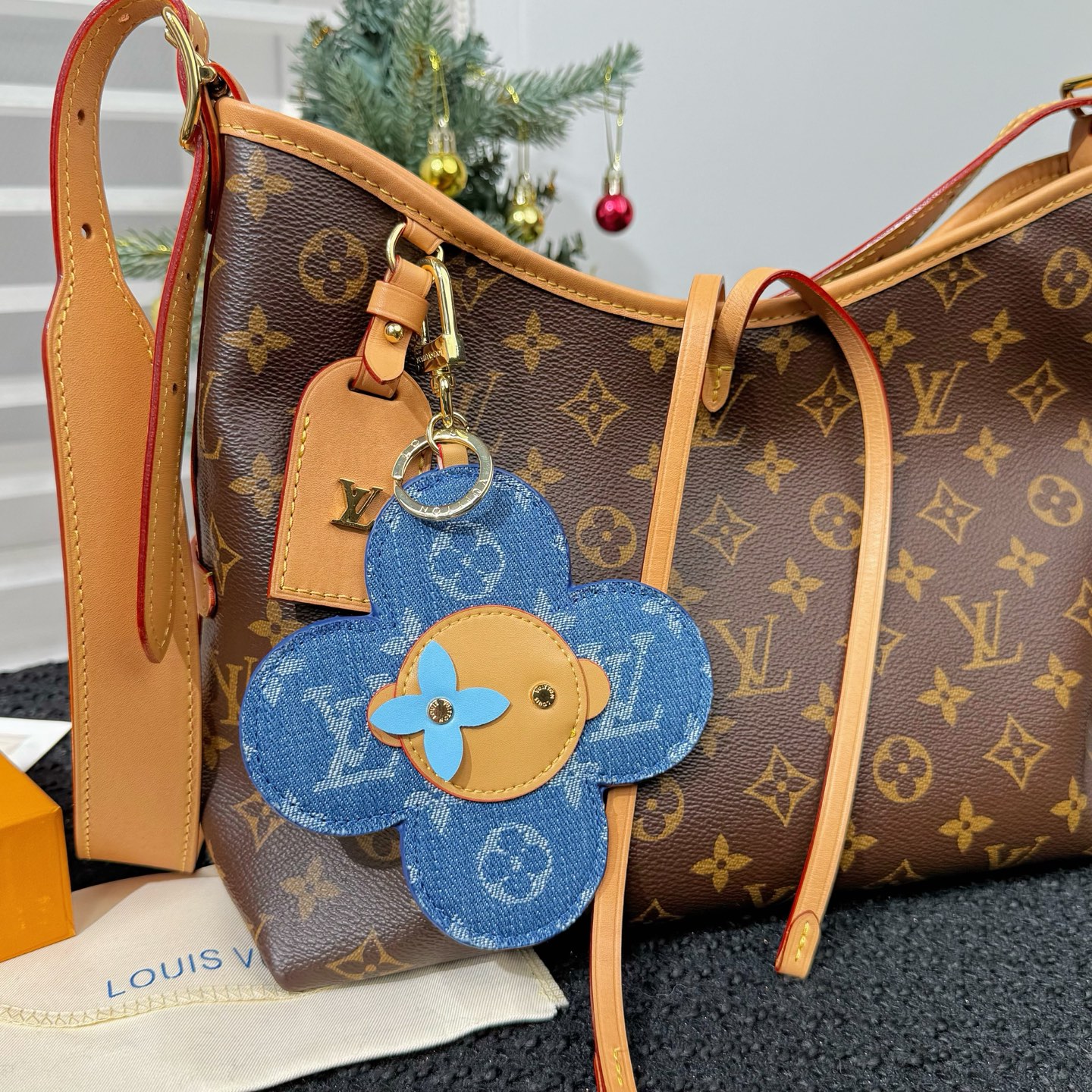 Louis Vuitton Louis Vuitton 路易威登VIVIENNE HEAD MONOGRAM MIRROR 钥匙扣
