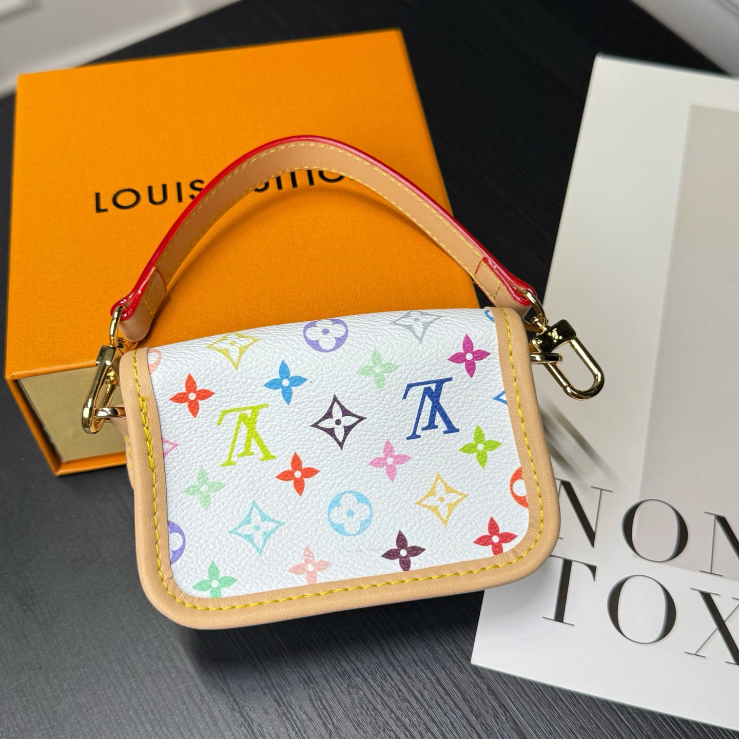 루이비통 키링 124561 Louis Vuitton Accessories 썸네일 이미지