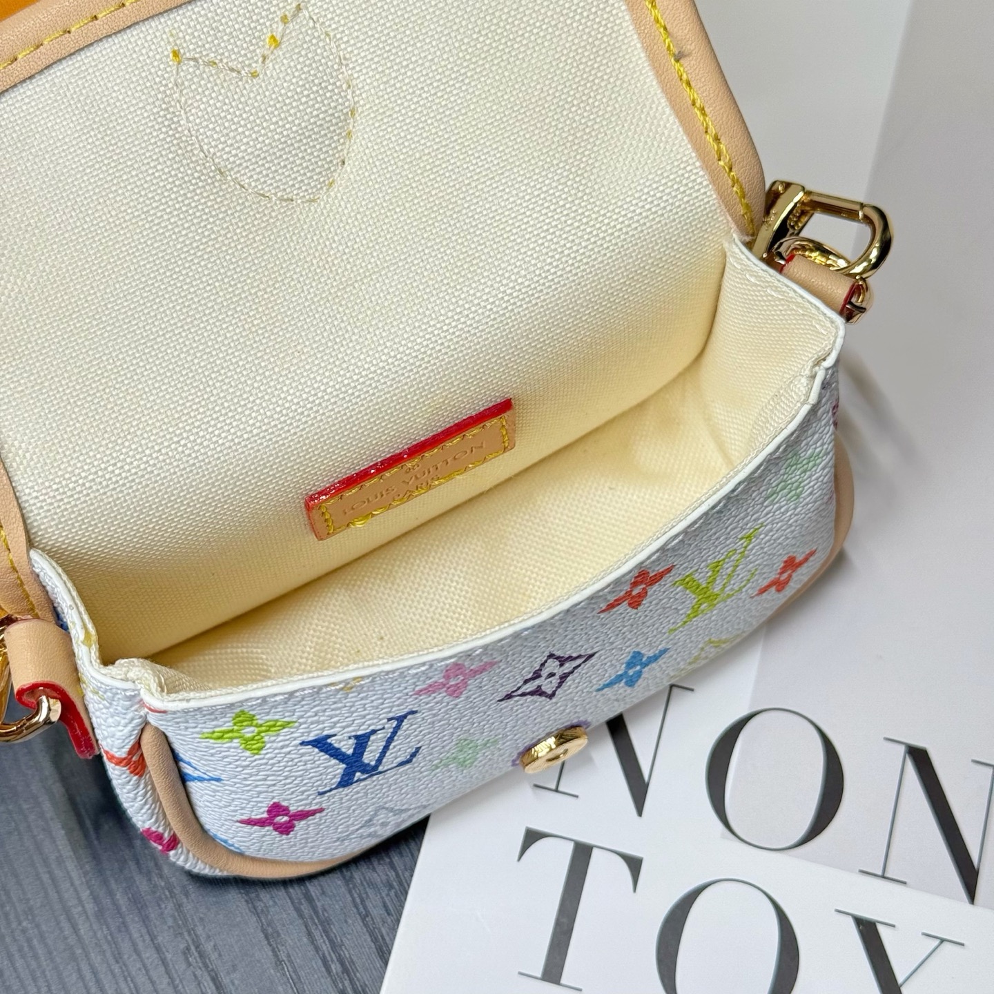 루이비통 키링 124561 Louis Vuitton Accessories 썸네일 이미지