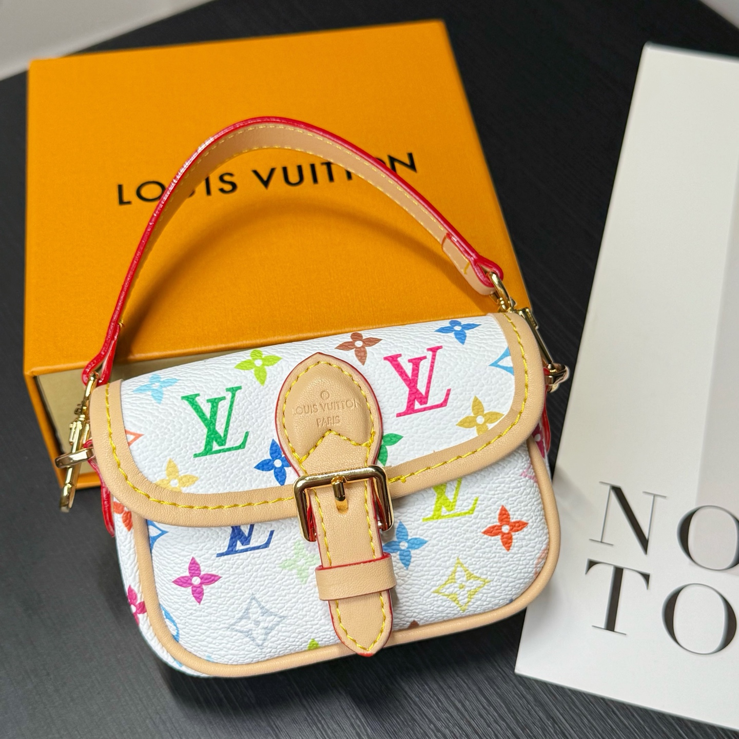 루이비통 키링 124561 Louis Vuitton Accessories 썸네일 이미지