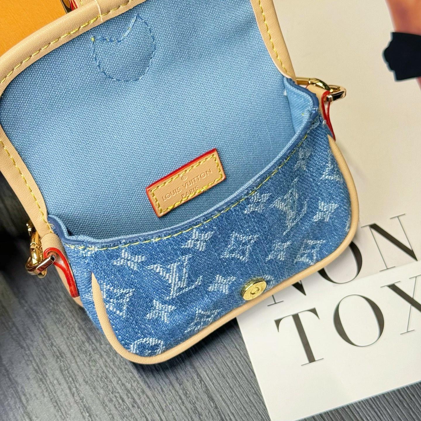 루이비통 키링 124558 Louis Vuitton Accessories 썸네일 이미지