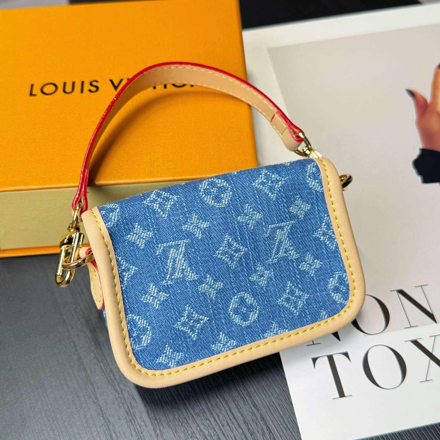 루이비통 키링 124558 Louis Vuitton Accessories 썸네일 이미지