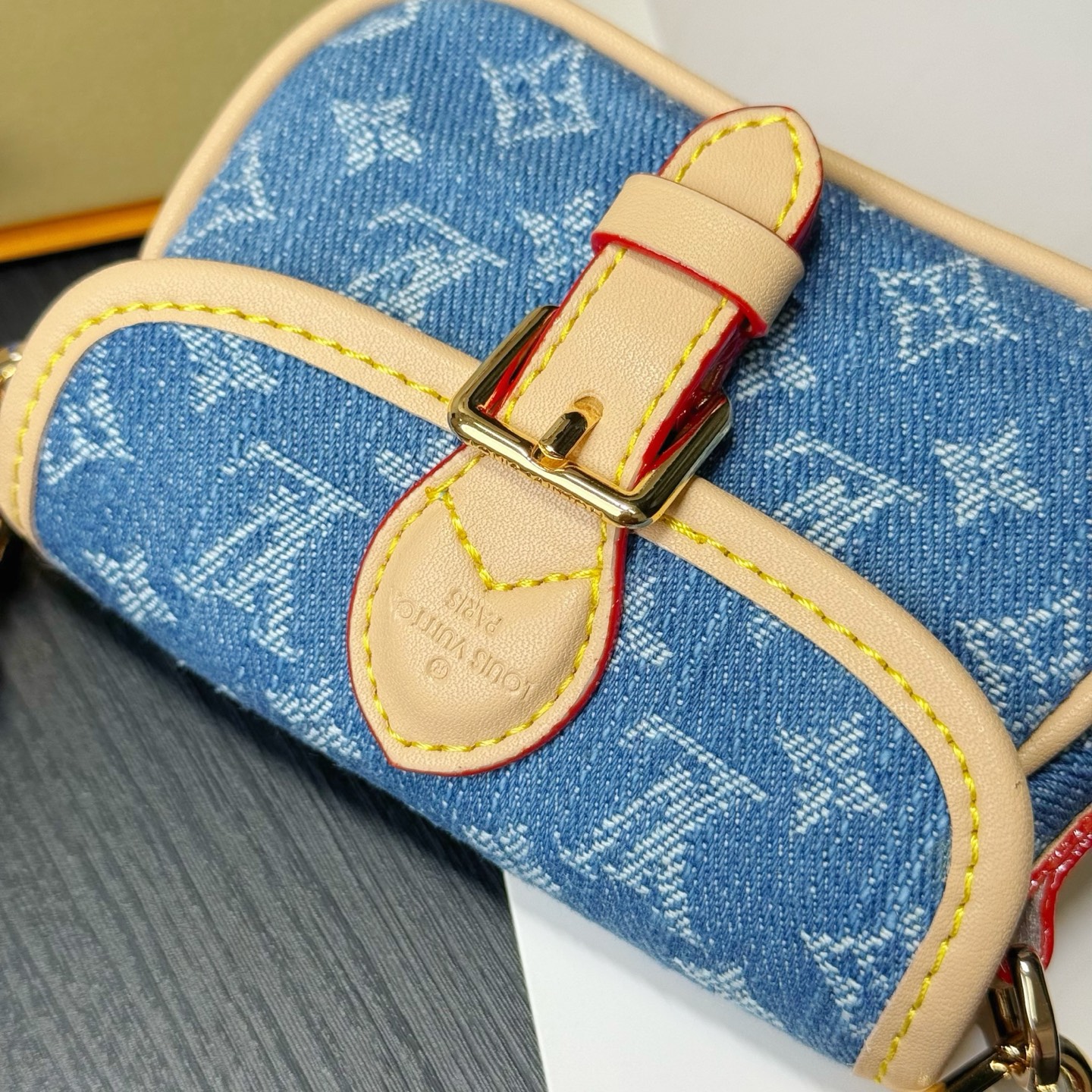 루이비통 키링 124558 Louis Vuitton Accessories 썸네일 이미지