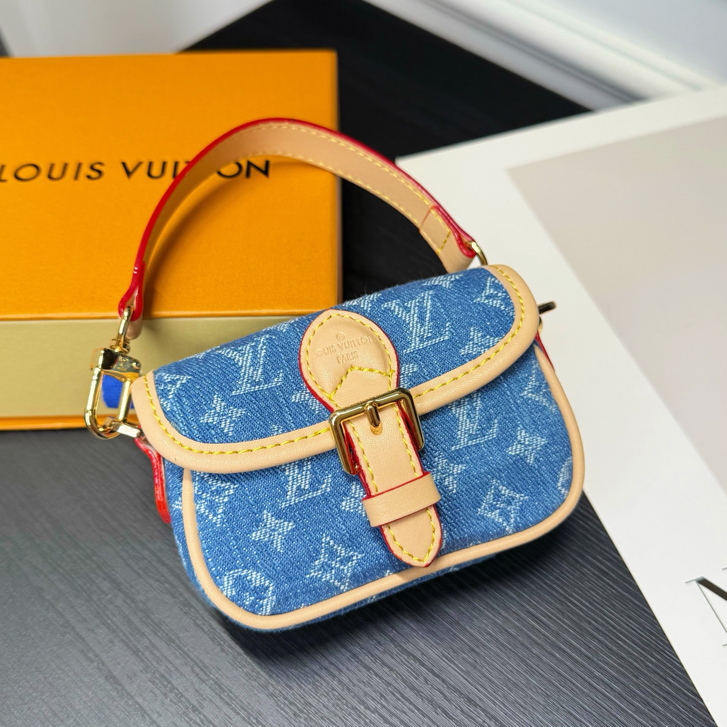 루이비통 키링 124558 Louis Vuitton Accessories 썸네일 이미지