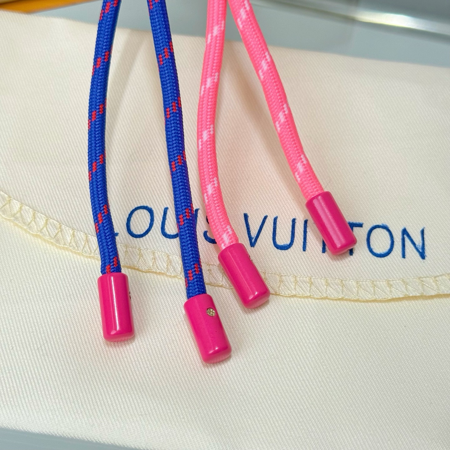 루이비통 키링 124553 Louis Vuitton Accessories 썸네일 이미지