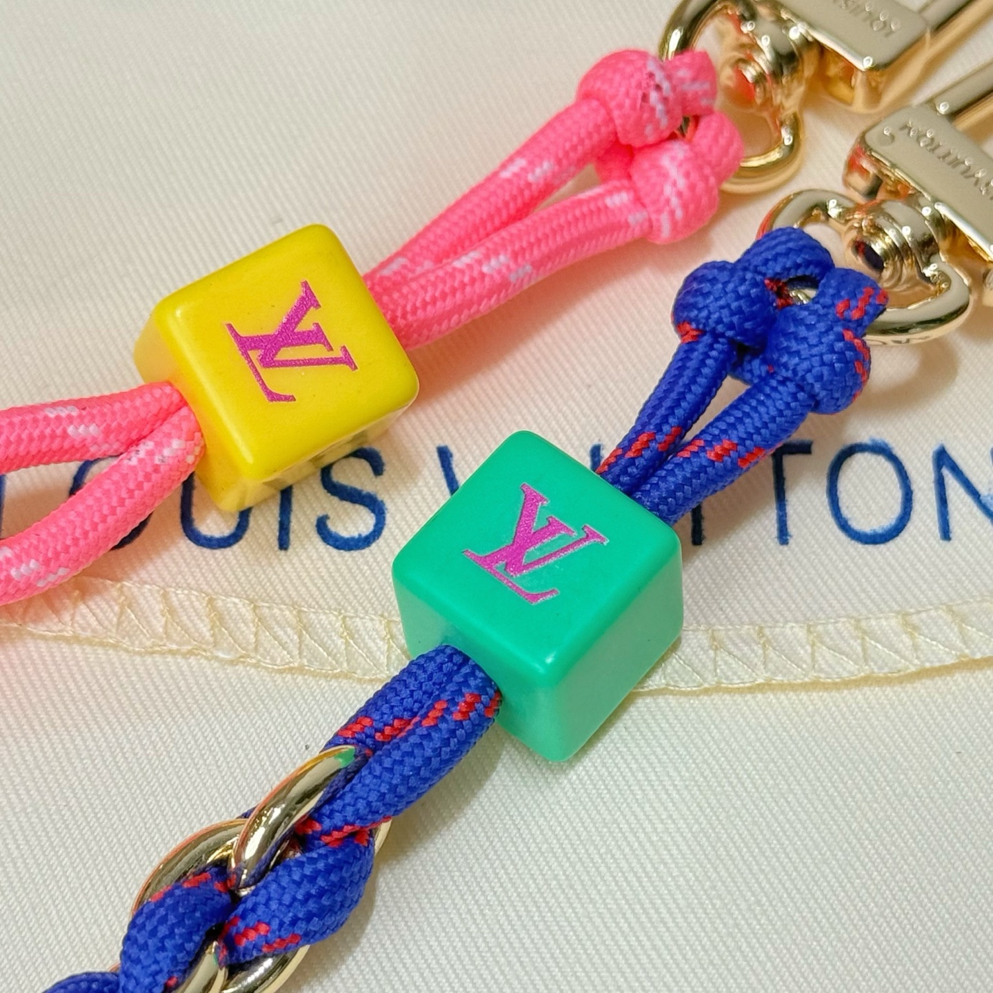 루이비통 키링 124553 Louis Vuitton Accessories 썸네일 이미지