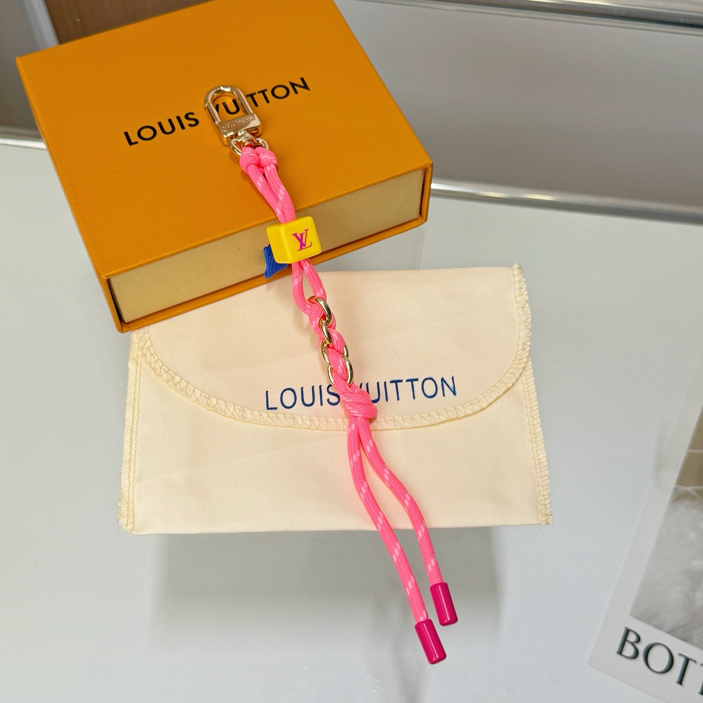 루이비통 키링 124553 Louis Vuitton Accessories 썸네일 이미지