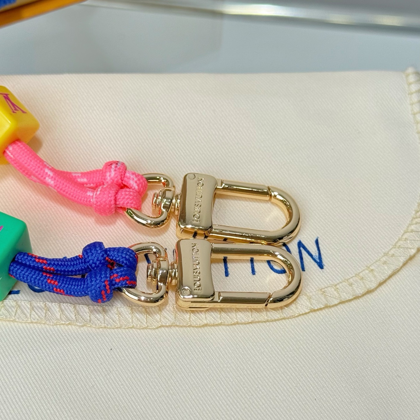 루이비통 키링 124553 Louis Vuitton Accessories 썸네일 이미지