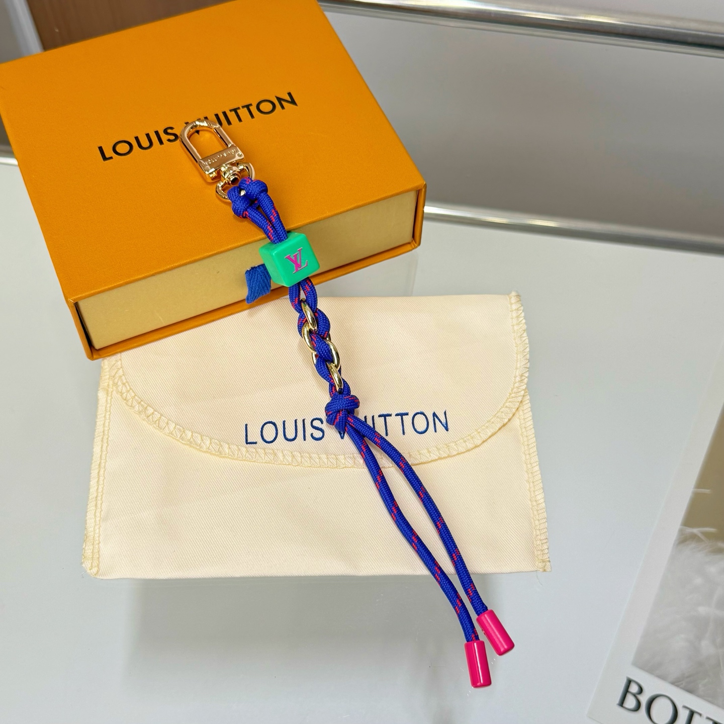 루이비통 키링 124553 Louis Vuitton Accessories 썸네일 이미지