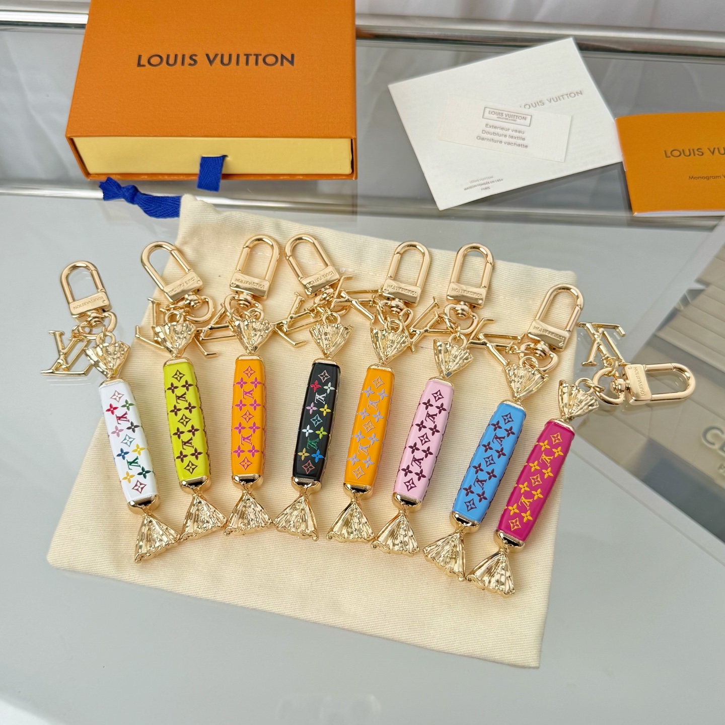루이비통 키링 124550 Louis Vuitton Accessories 썸네일 이미지