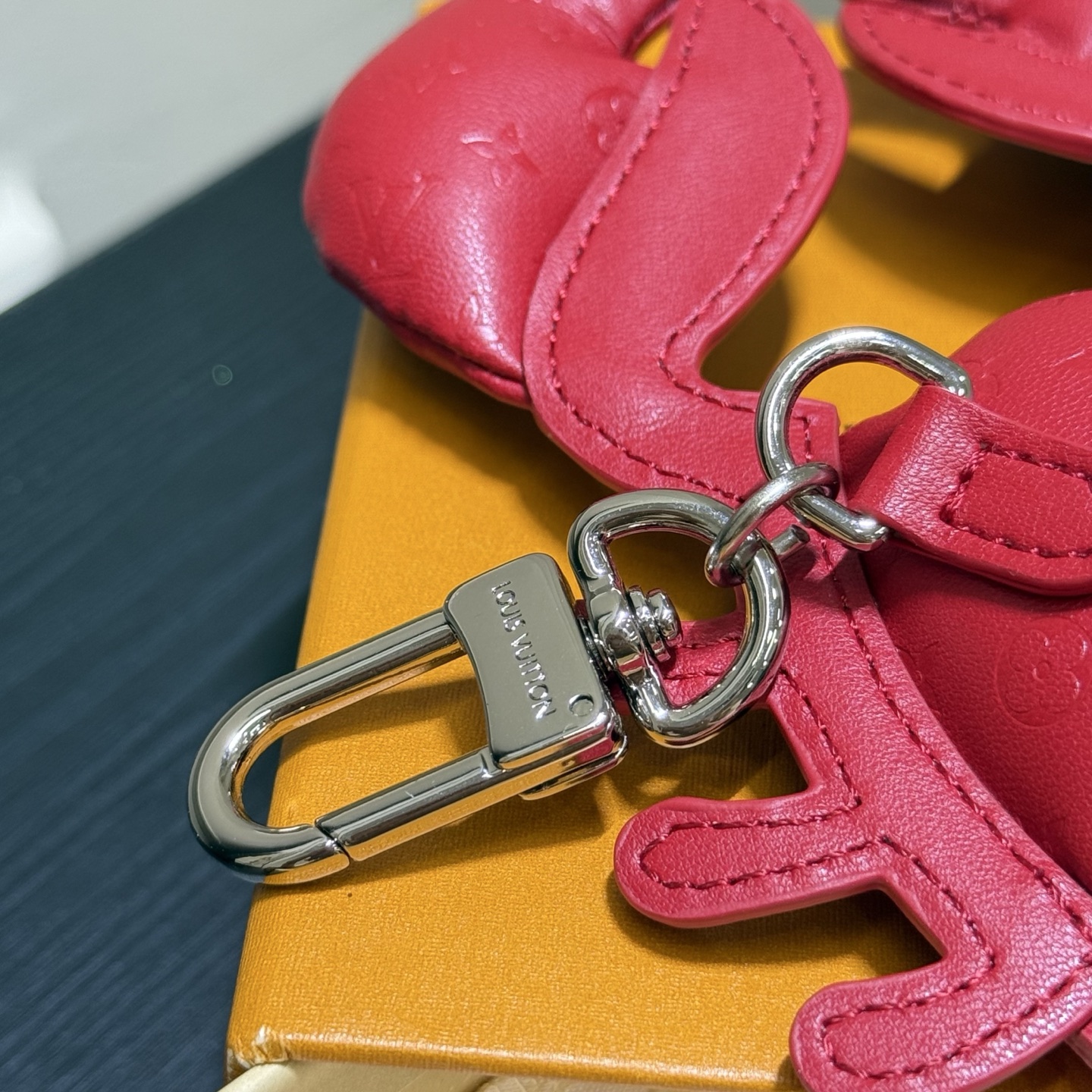 루이비통 키링 124549 Louis Vuitton Accessories 썸네일 이미지