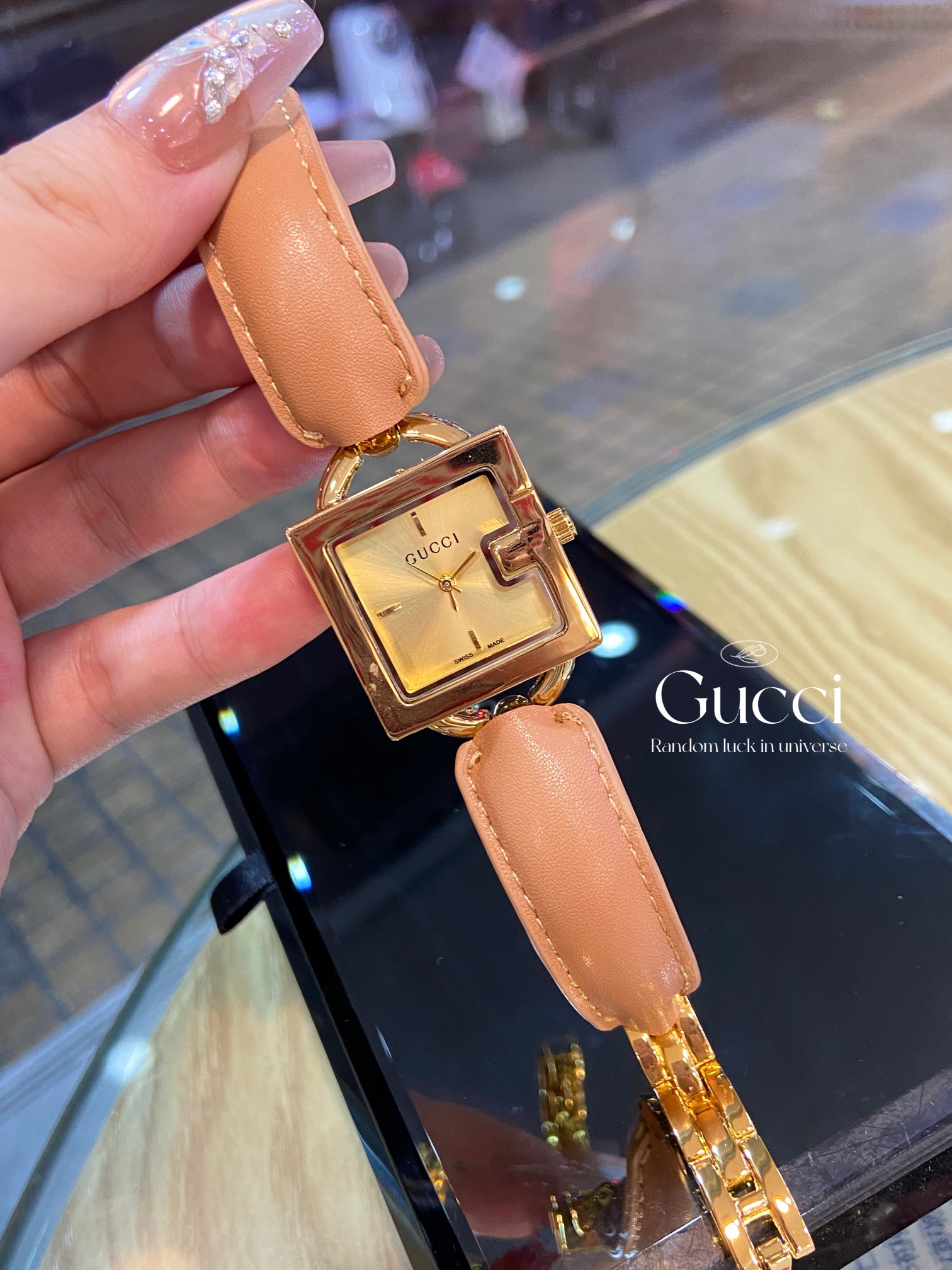 Gucci Women's Watch with Leather Strap and Gold-Tone Case, Elegant Design
