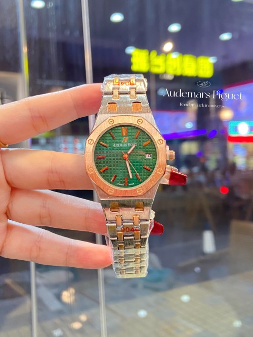 Audemars Piguet Royal Oak Dameshorloge - Groene wijzerplaat, 33mm 1 Audemars Piguet Royal Oak Dameshorloge - Groene wijzerplaat, 33mm