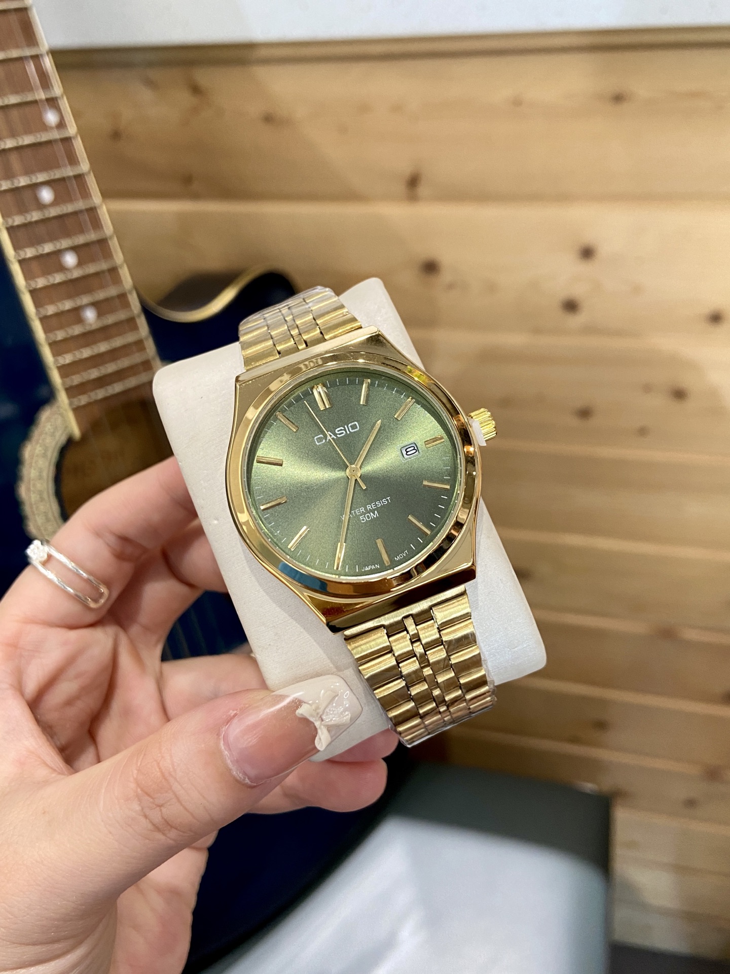 💰50
品牌：卡西欧，机芯：石英机芯 ，镜面：顶级金钢