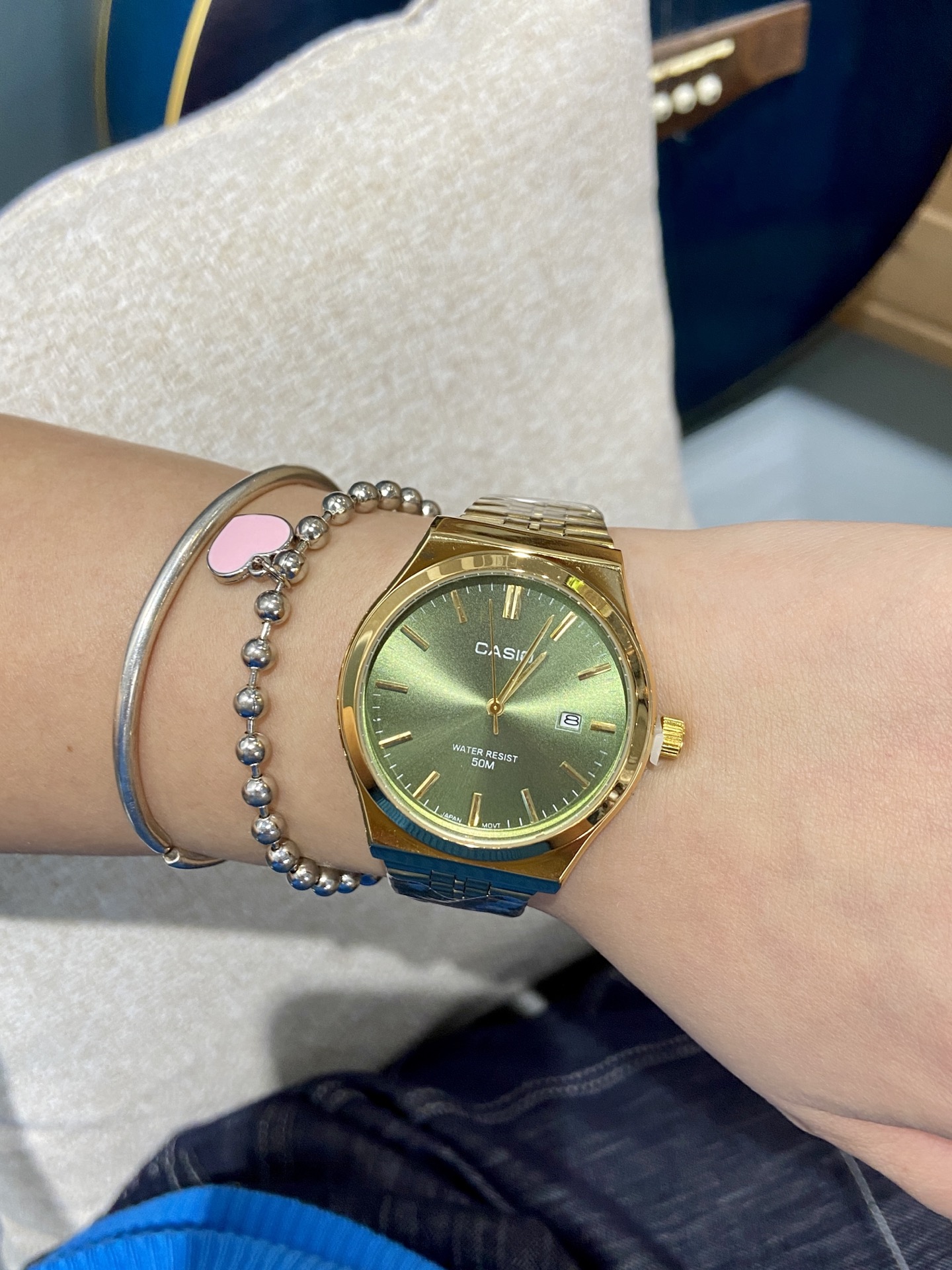 💰50
品牌：卡西欧，机芯：石英机芯 ，镜面：顶级金钢