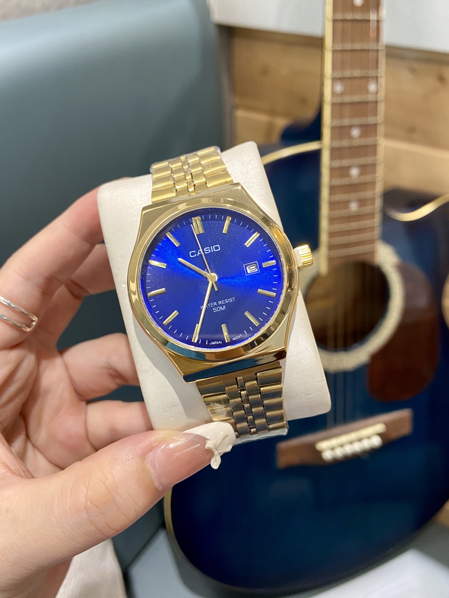 💰50
品牌：卡西欧，机芯：石英机芯 ，镜面：顶级金钢