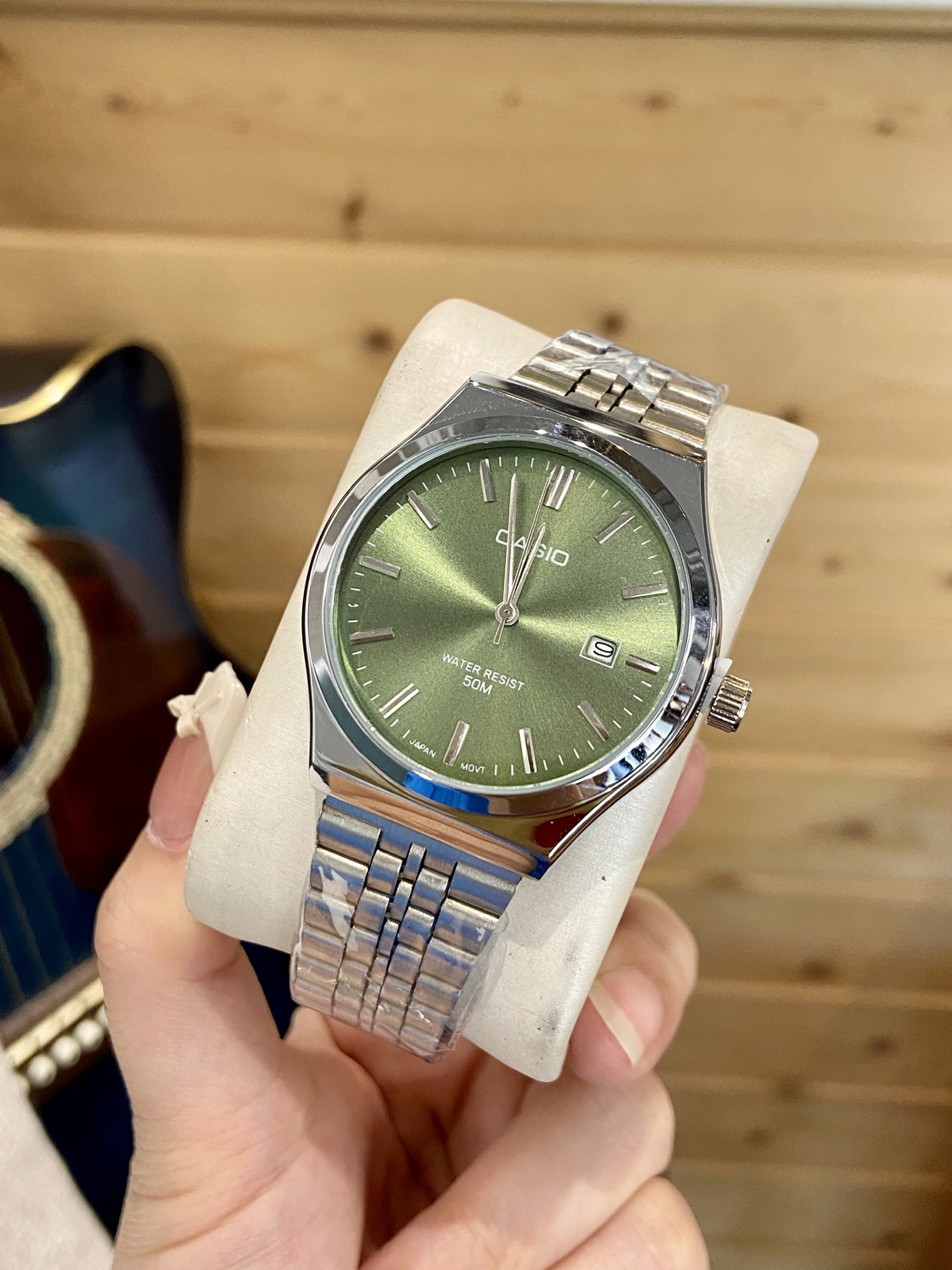 💰50
品牌：卡西欧，机芯：石英机芯 ，镜面：顶级金钢