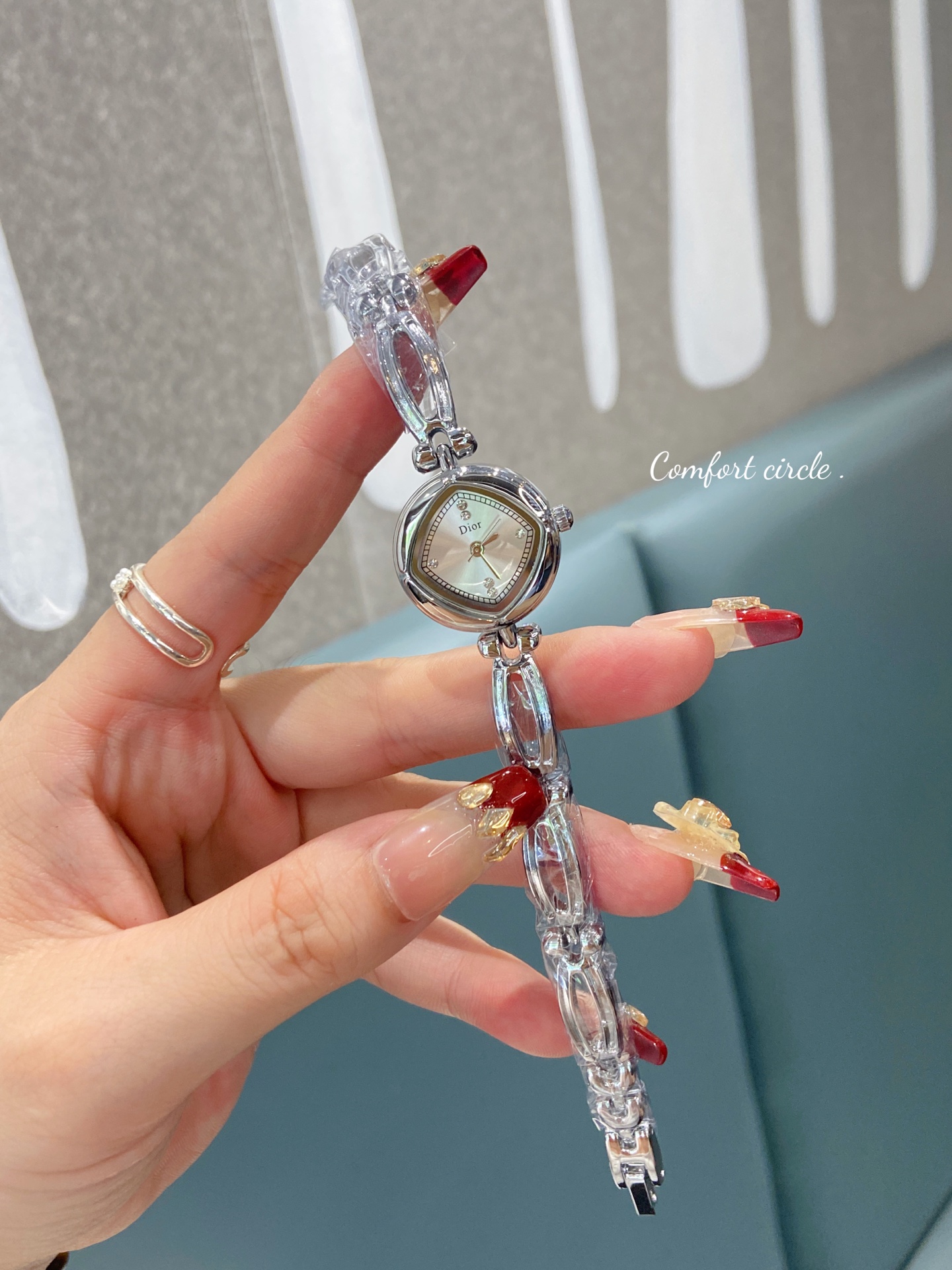 💰50
迪奥 时尚最新款✨🎀简约时尚时装表💍精美名