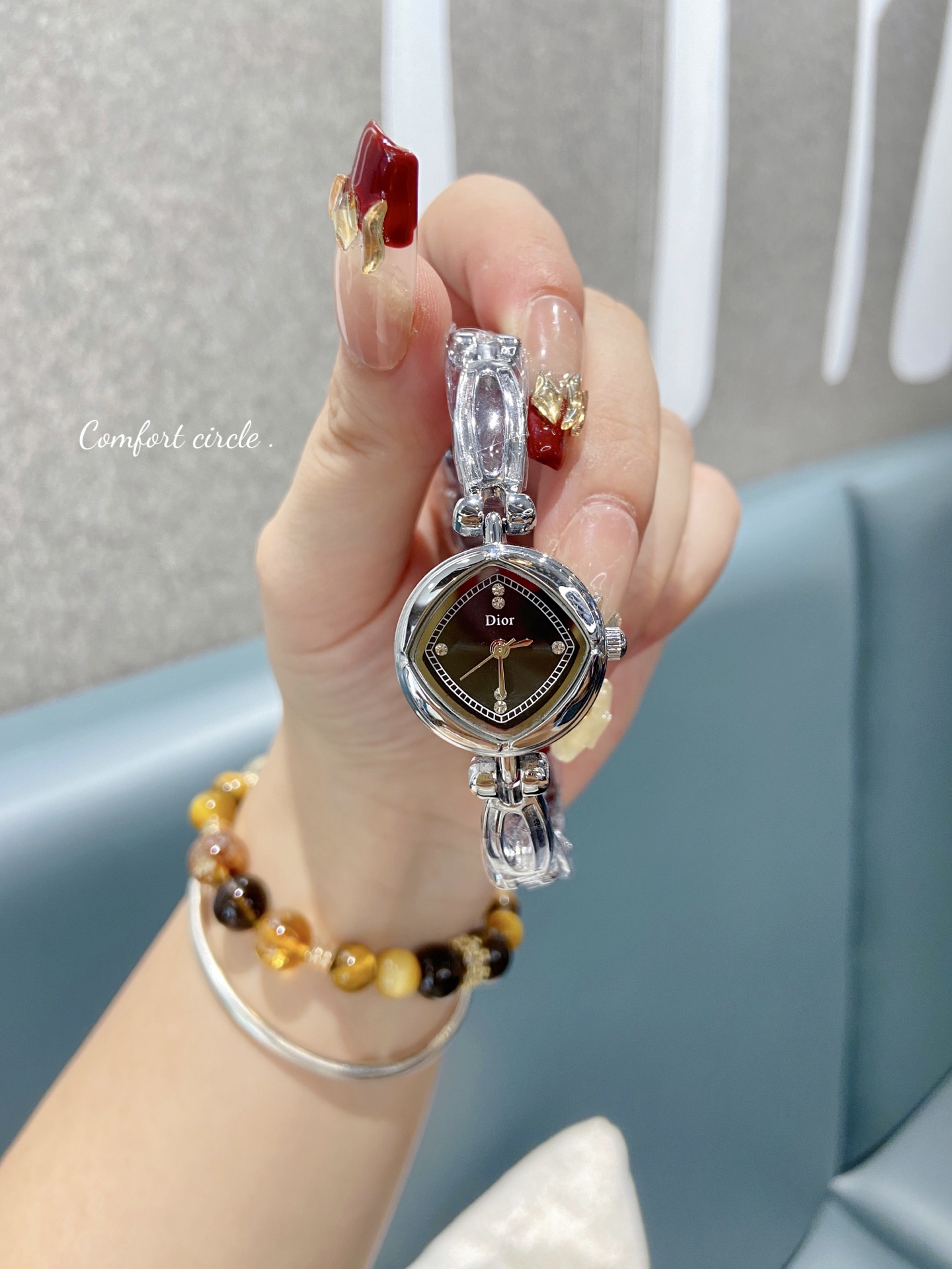 💰50
迪奥 时尚最新款✨🎀简约时尚时装表💍精美名