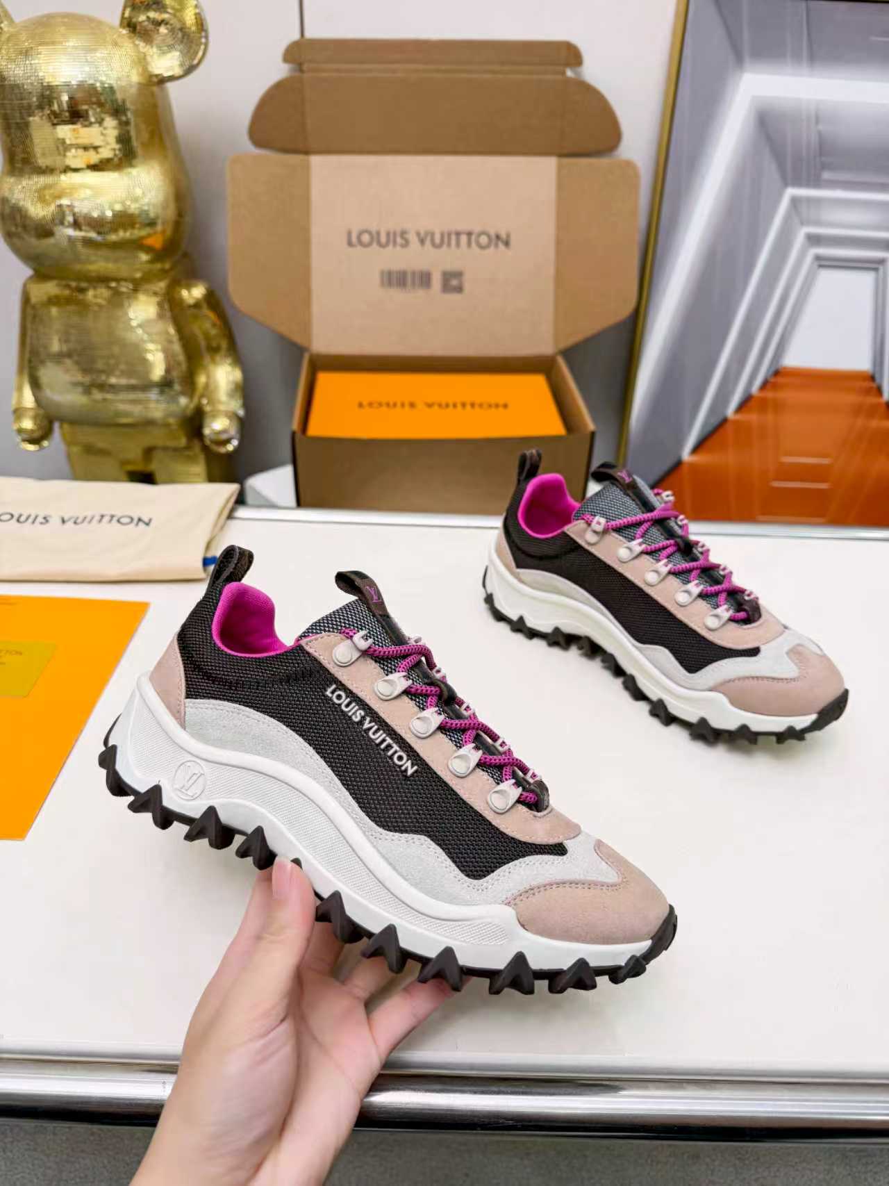 NO:747642,Men's and women's sneakers, purchased 1:1 from the original version, LV Rush  Women's size 35-40 (34*41*42 custom-made, non-refundable and non-exchangeable) Welcome to sell [fist], casual shoes/sports shoes, louis vuitton, louis vuitton, sneakers as shown above19860909男女款运动鞋,购买原版1比1制作, LV Rush Xlorer 运动鞋为科技网格融入正绒面革饰边.厚实而不失轻盈的外底与科技鞋带实现运动型格与舒适度及功能性的兼收并蓄.侧面橡胶路易威登标识与 Monogram 帆布后袢带完善整体. 男款40-45（46*38*39*订做不退不换） 女款35-40（34*41*42订做不退不换） 欢迎上图大卖[抱拳],休闲鞋/运动鞋,louis vuitton,louis vuitton,sneakers,Women's Shoes