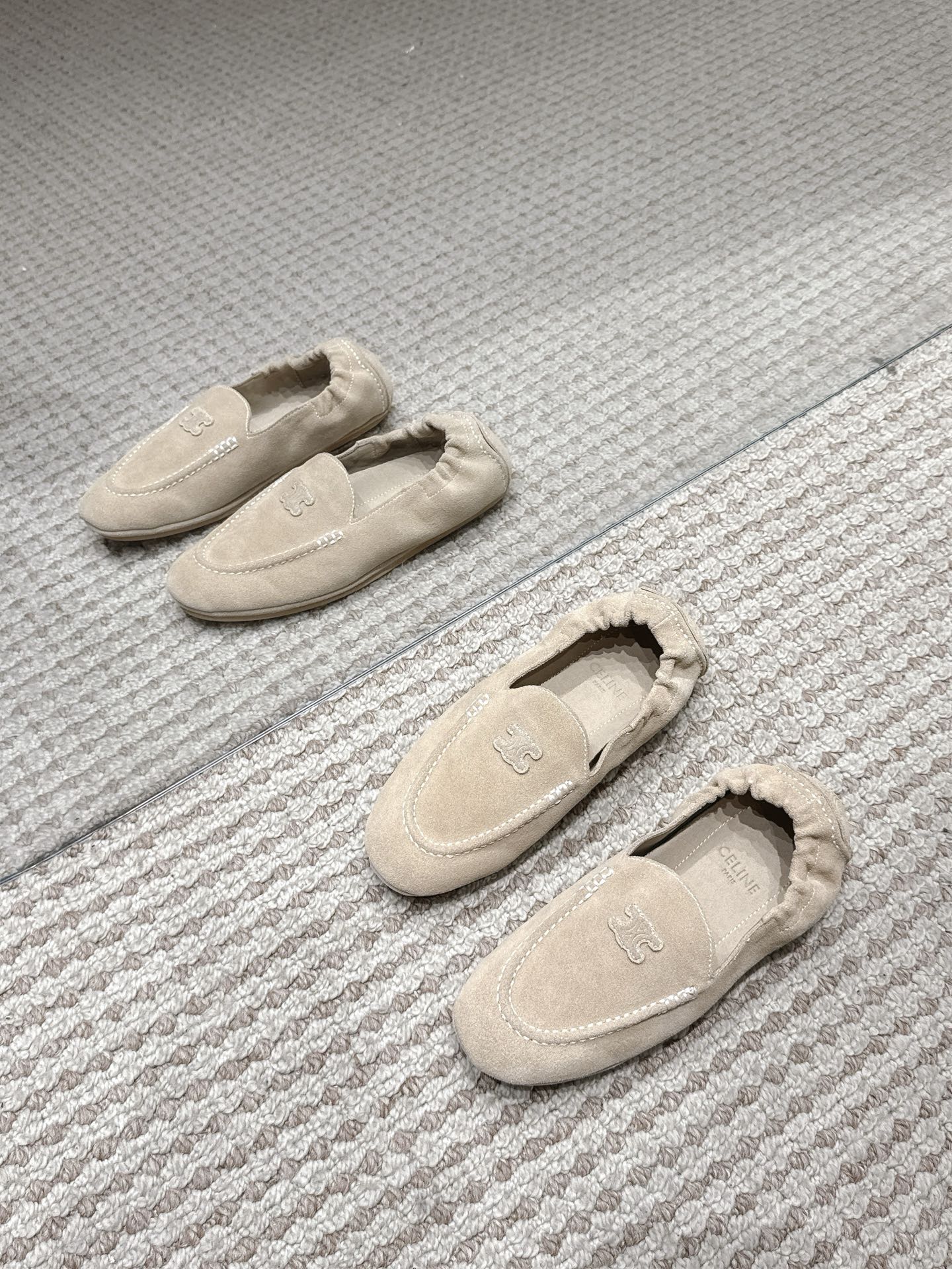 NO:461599,[CELINE·Silin] Celine's latest presents ADAM loafer mules series. The new top version of the original elastic sheepskin bag midsole 3D three-dimensional logo, original customized reverse velvet sheepskin, perfectly matches the color of the counter, private molded sole. Size 35-41 (40 and 41 custom made without return or exchange), loafers, celine, celine, loafers, sheepskin, sheep19860909【CELINE·思琳】赛琳最新呈现ADAM乐福鞋穆勒鞋系列.全新顶级版本一脚蹬原版弹力羊京套包包中底3D立体logo,原版定制反绒羊皮,完美契合专柜颜色,私模大底.码数35-41（40、41定做不退换）,乐福鞋,celine,celine,loafers,sheepskin,sheep,Women's Shoes