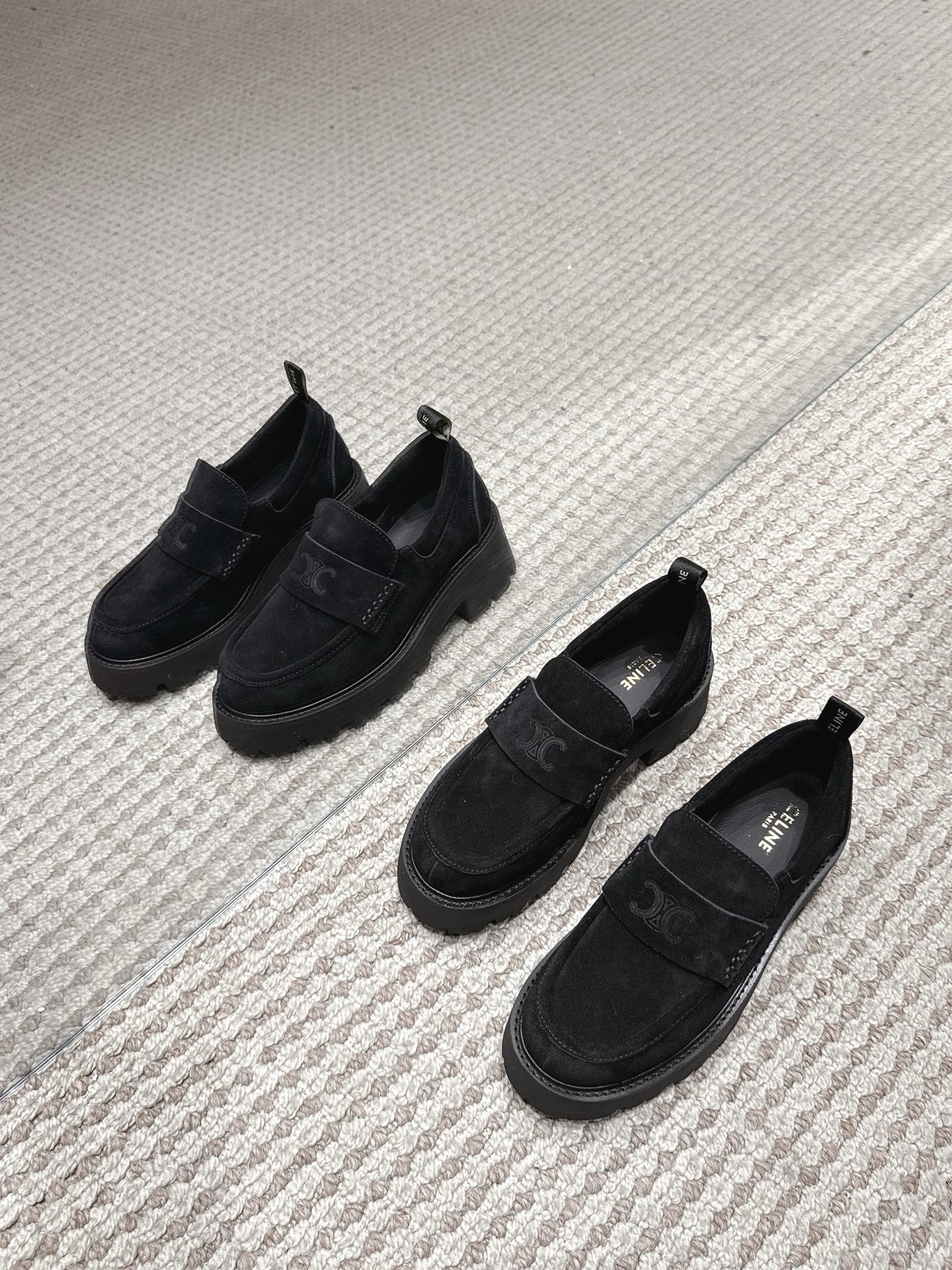 NO:559268,[CELINE · Celine] Celine recently presents the new GETRIOMPHE Derby shoes and mules series. The top version has high-density 3D laser logo, the original customized crazy horse leather calfskin, the original private model imported material multi-layer genuine leather welt rubber outsole. Women's size 35-42, loafers, celine, celine, loafers, cowhide19860909【CELINE·思琳】赛琳最新呈现全新GETRIOMPHE德比鞋穆勒鞋系列.顶级版本高密度3D激光logo,原版定制疯马皮小牛皮,原版私模进口材质多层真皮沿条橡胶大底.女码35-42,乐福鞋,celine,celine,loafers,cowhide,Women's Shoes