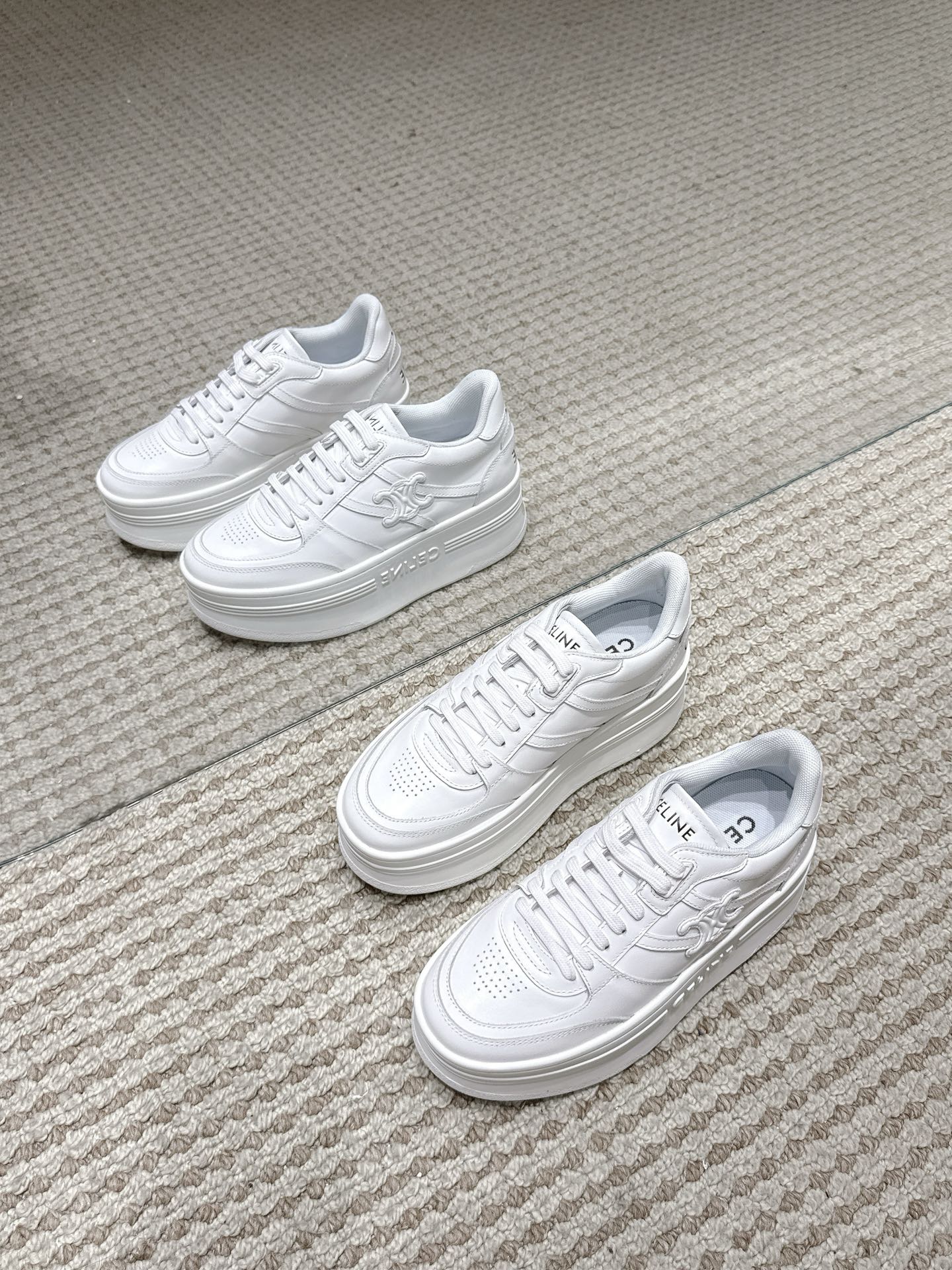 NO:559261,[CELINE · Celine] Celine’s latest BLOCK TRIOMPHE back wedge outsole sports shoes, new old money style 5CM thicker casual shoes series, original customized grain plain leather cowhide, original customized private model imported material combination rubber outsole. Women’s size 35-41, casual shoes/sports shoes, celine, celine, sneakers, cowhide19860909【CELINE·思琳】赛琳最新呈现BLOCK TRIOMPHE 后坡跟外底运动鞋全新老钱风5CM厚度增高休闲鞋系列,原版定制粒面平纹真皮牛皮,原版定制私模进口材质组合橡胶大底.女码35-41,休闲鞋/运动鞋,celine,celine,sneakers,cowhide,Women's Shoes