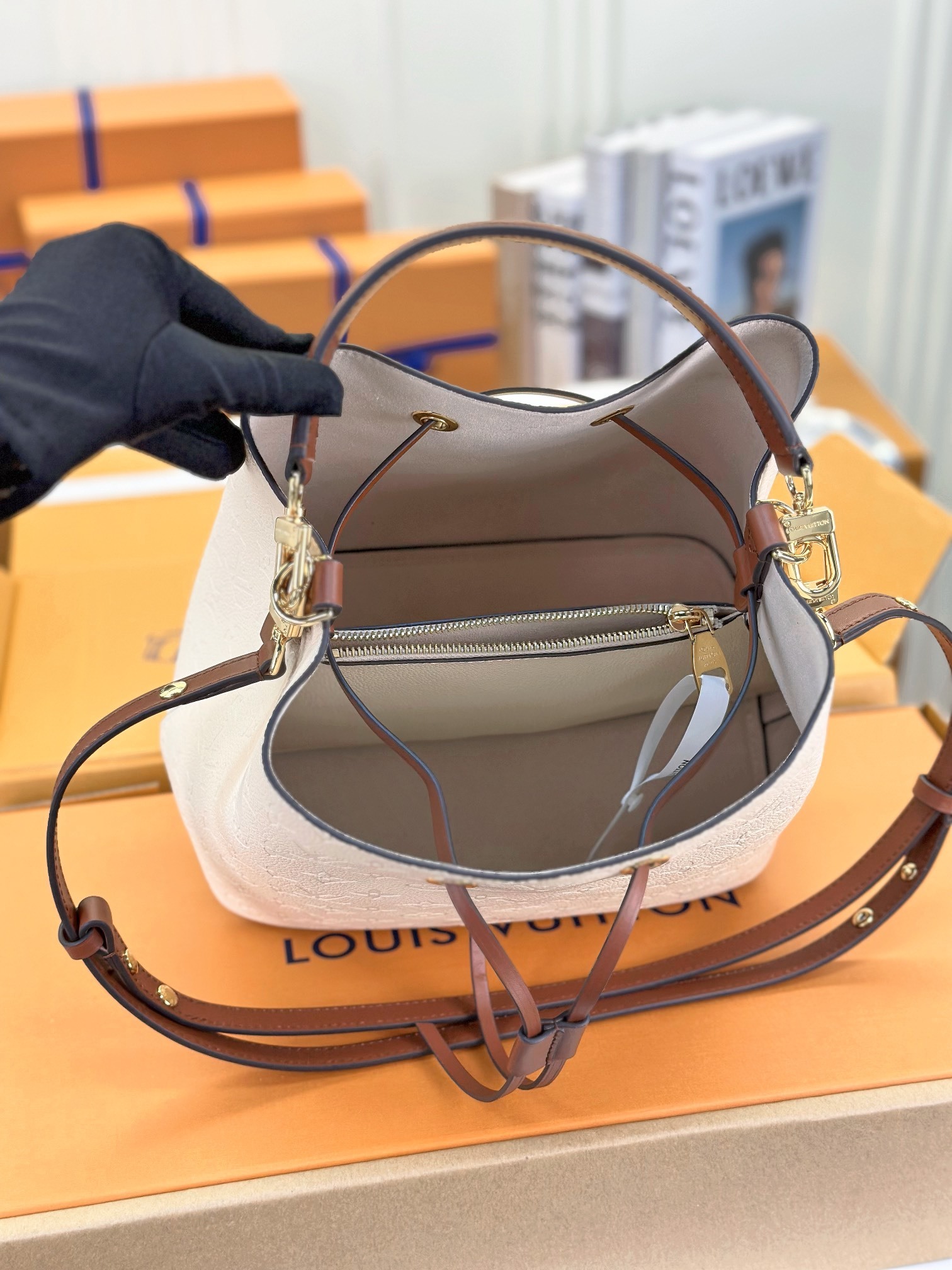 顶级原单M45306奶油白NÉONOÉ中号手袋线上首发NéoNoé中号水桶包取材MonogramEmpr