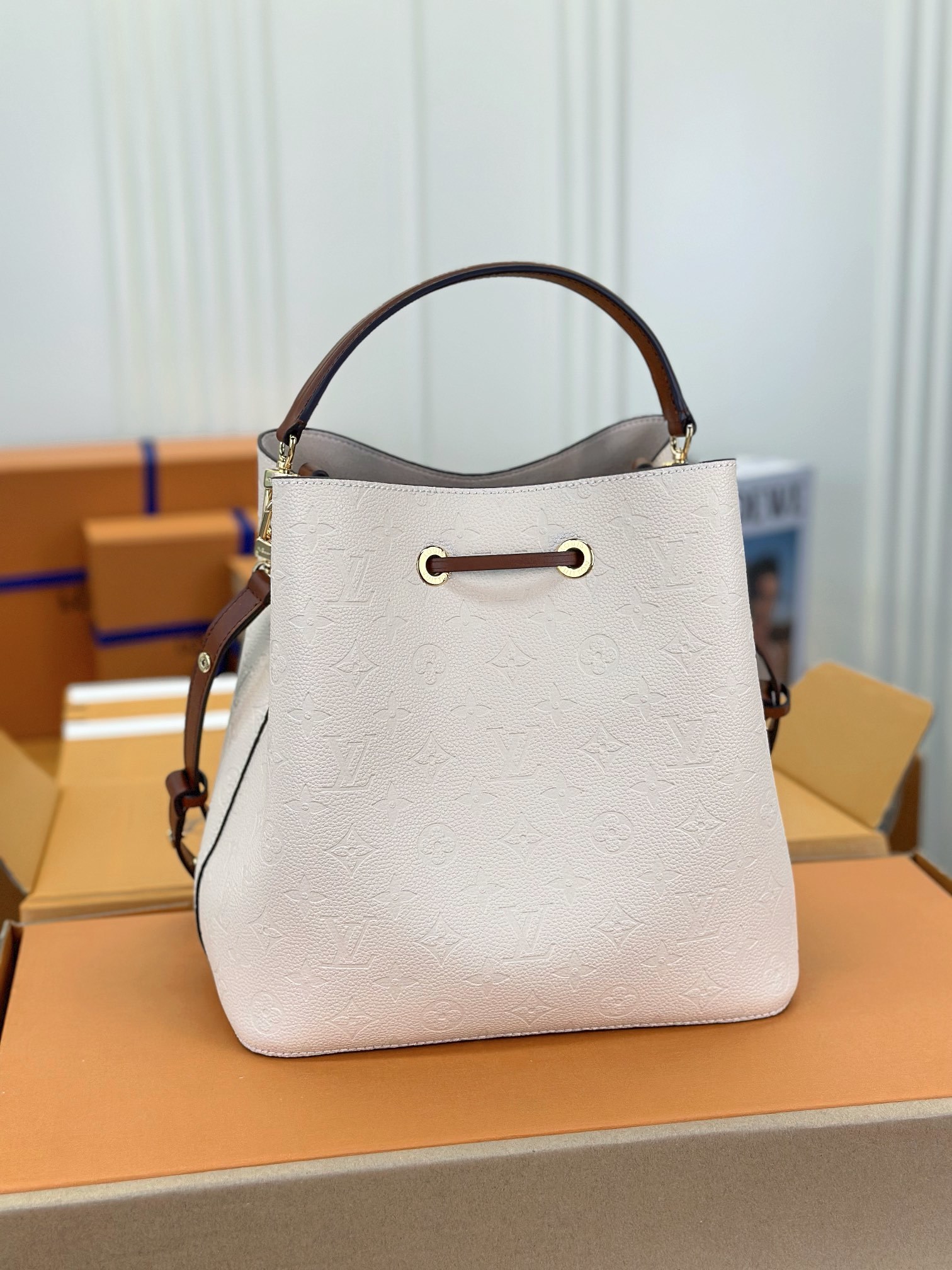 顶级原单M45306奶油白NÉONOÉ中号手袋线上首发NéoNoé中号水桶包取材MonogramEmpr