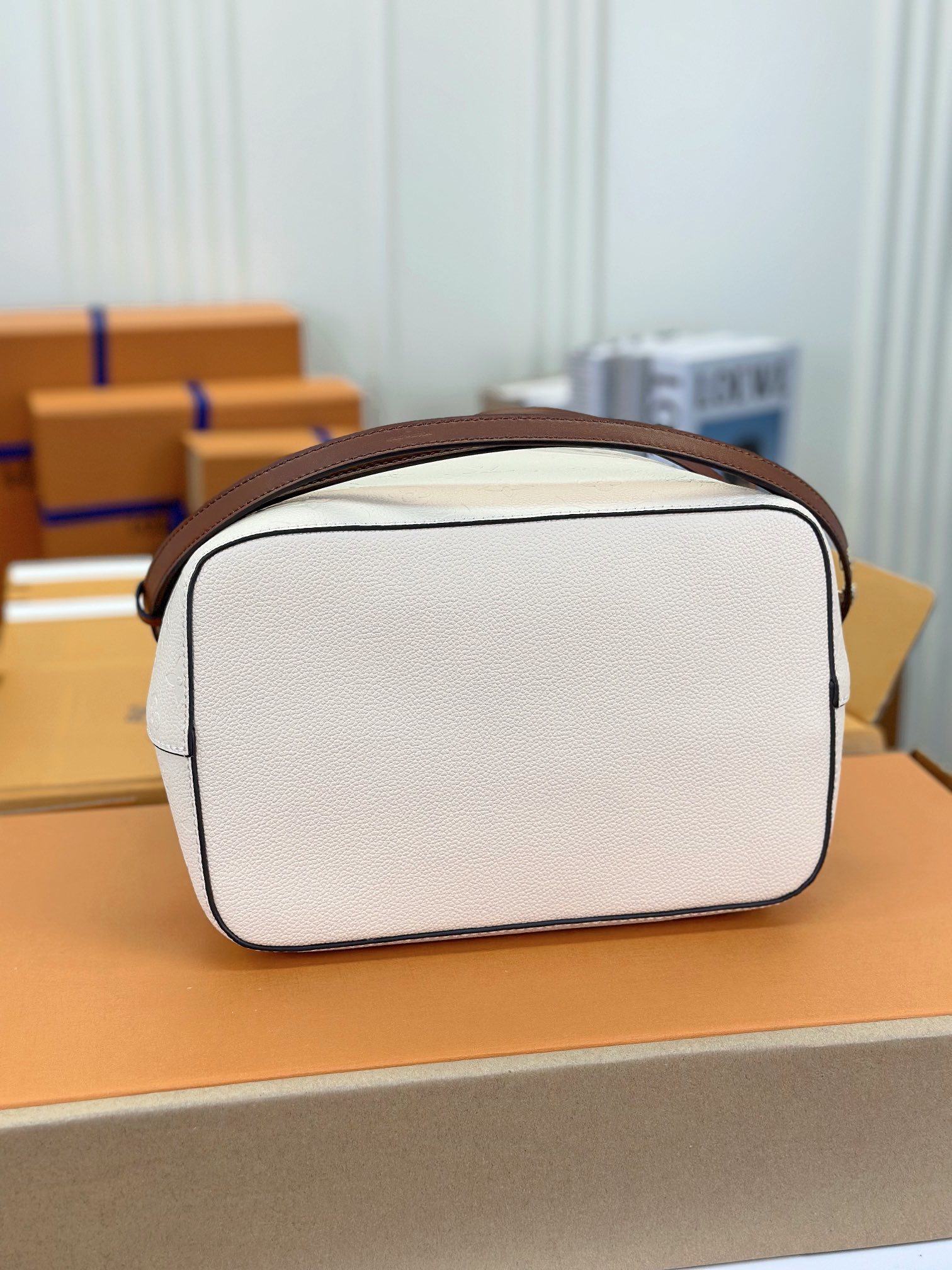 顶级原单M45306奶油白NÉONOÉ中号手袋线上首发NéoNoé中号水桶包取材MonogramEmpr