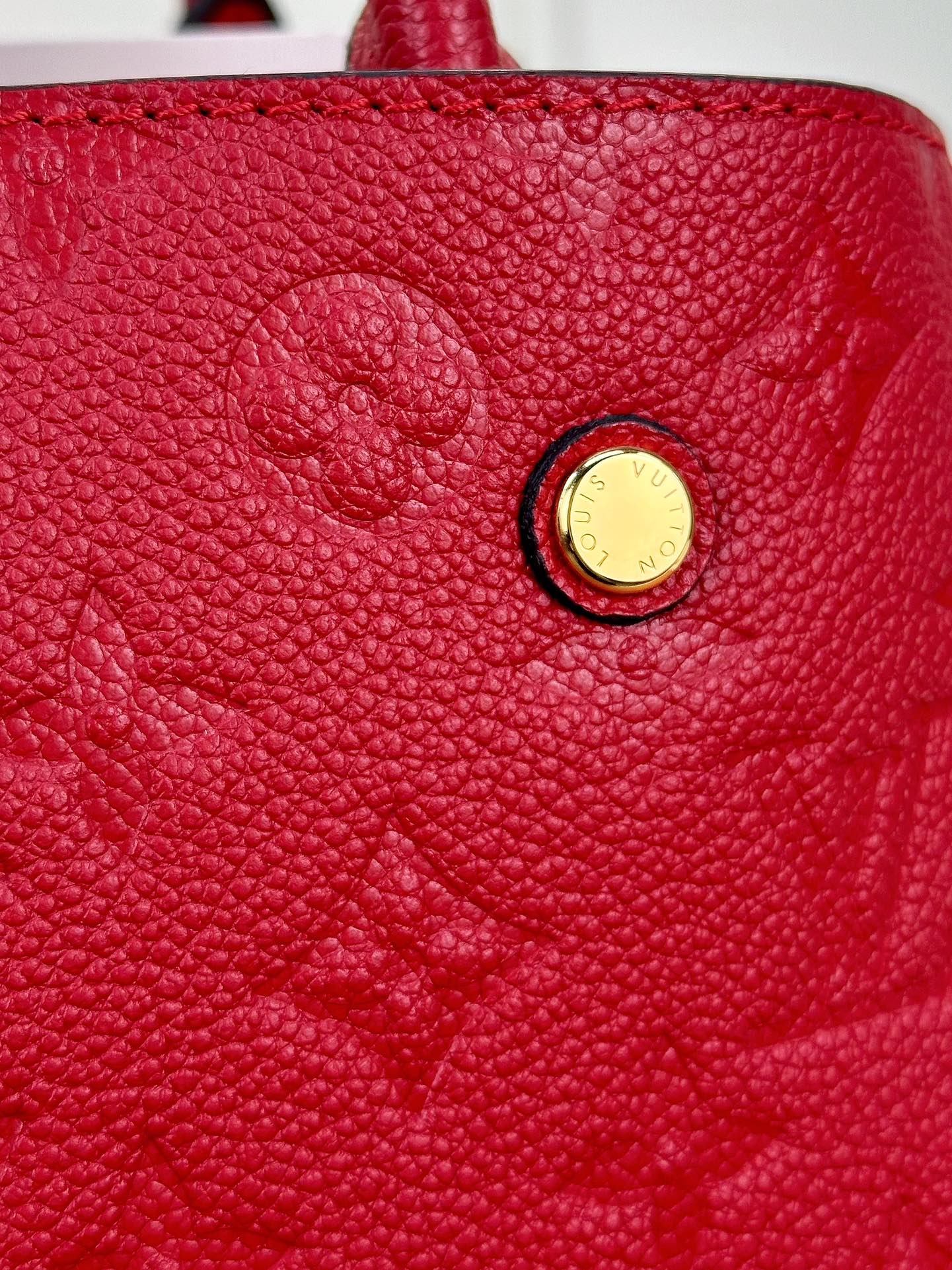 顶级原单M41053红色小巧精致的迷你款Montaigne手袋拥有多种携带方式是商务女士的理想便携包款其
