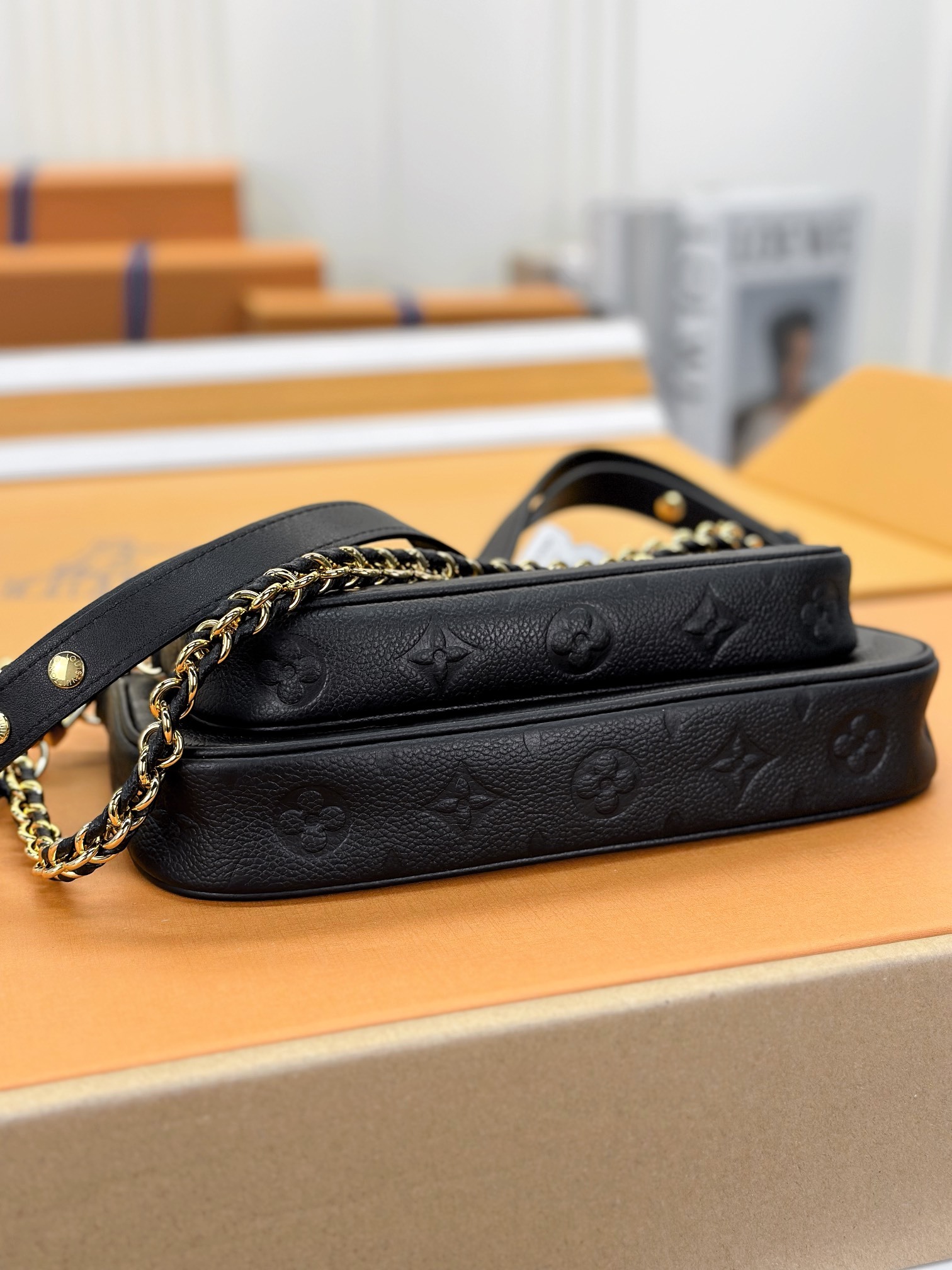 顶级原单M80399黑色本款MultiPochetteAccessoires斜挎包采用MonogramE