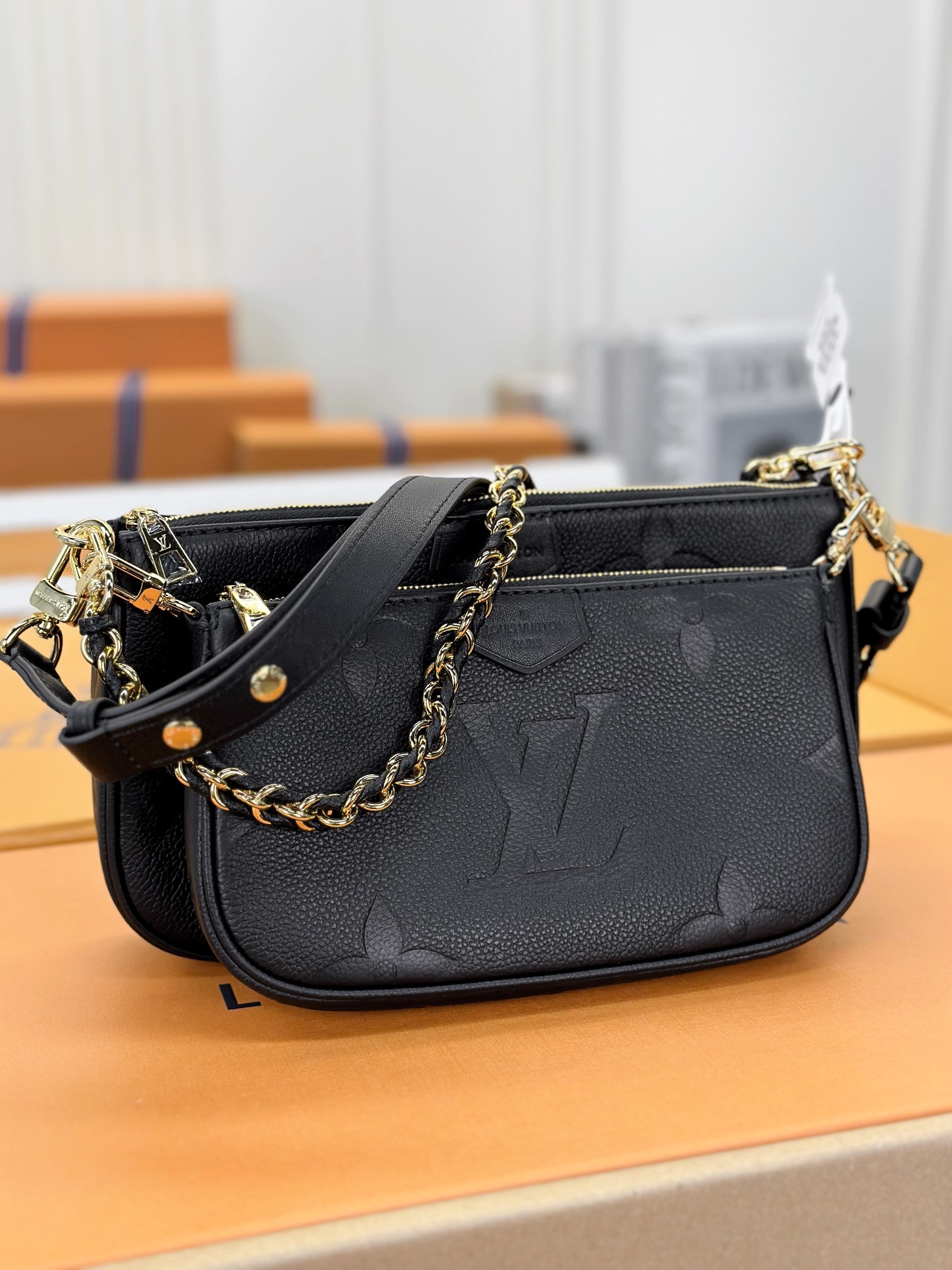 顶级原单M80399黑色本款MultiPochetteAccessoires斜挎包采用MonogramE