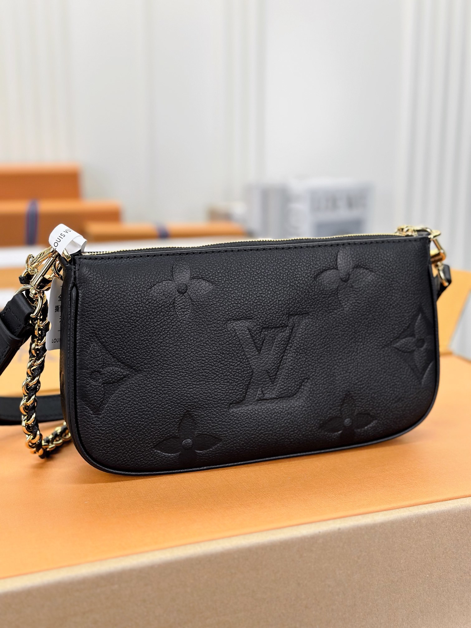 顶级原单M80399黑色本款MultiPochetteAccessoires斜挎包采用MonogramE