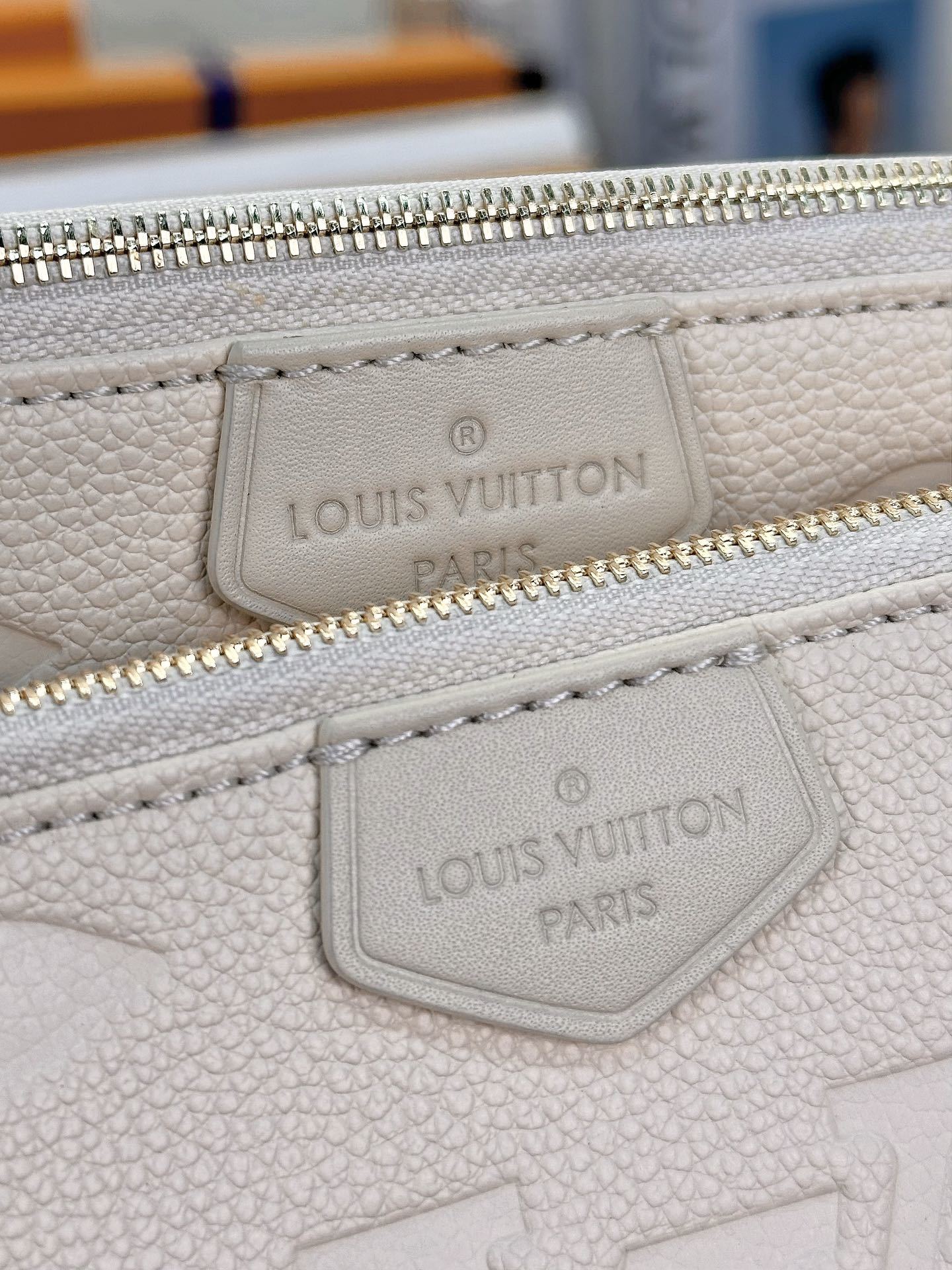 顶级原单M80399奶油白本款MultiPochetteAccessoires斜挎包采用Monogram