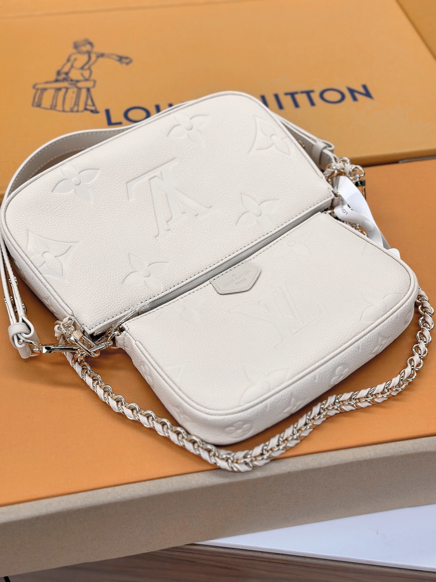 顶级原单M80399奶油白本款MultiPochetteAccessoires斜挎包采用Monogram