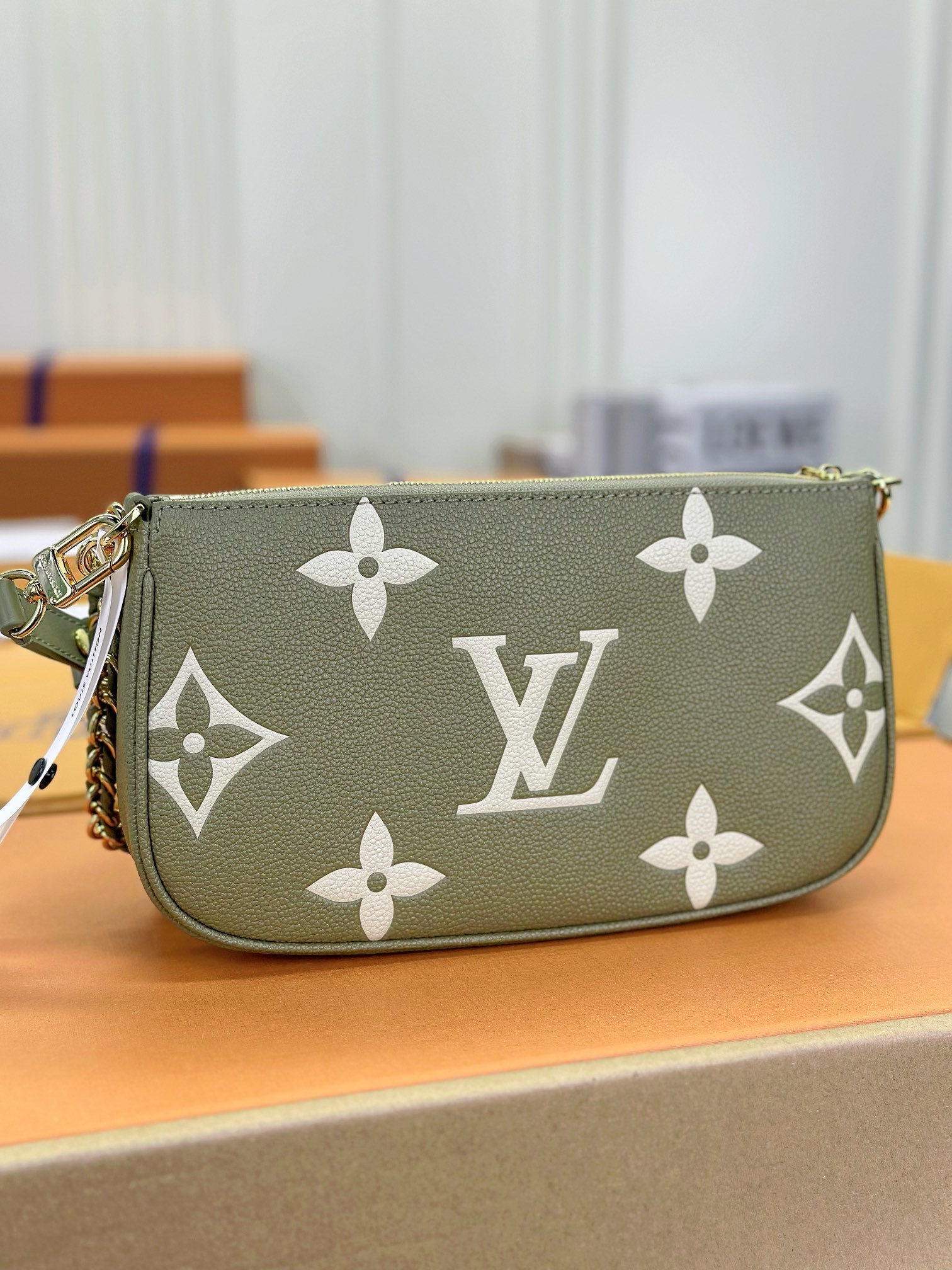 顶级原单M22670绿色本款MultiPochetteAccessoires手袋取材MonogramEm