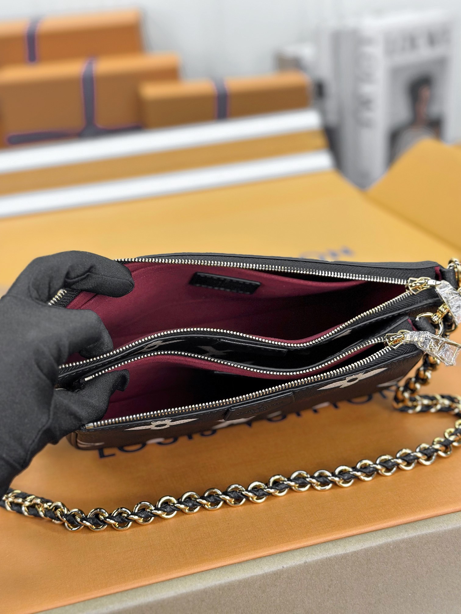 顶级原单M45777黑色本款MultiPochetteAccessoires斜挎包令Monogram图案