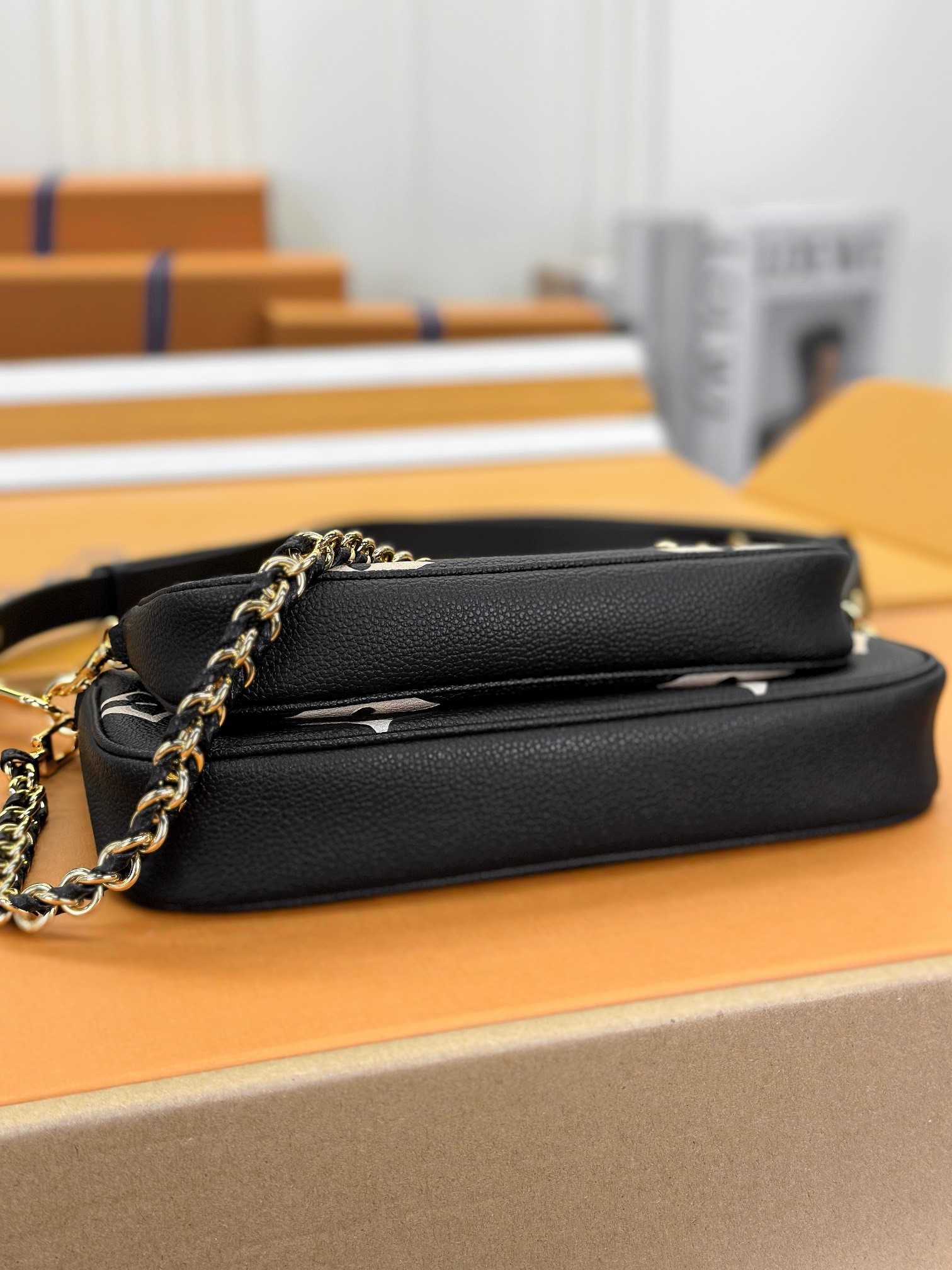 顶级原单M45777黑色本款MultiPochetteAccessoires斜挎包令Monogram图案