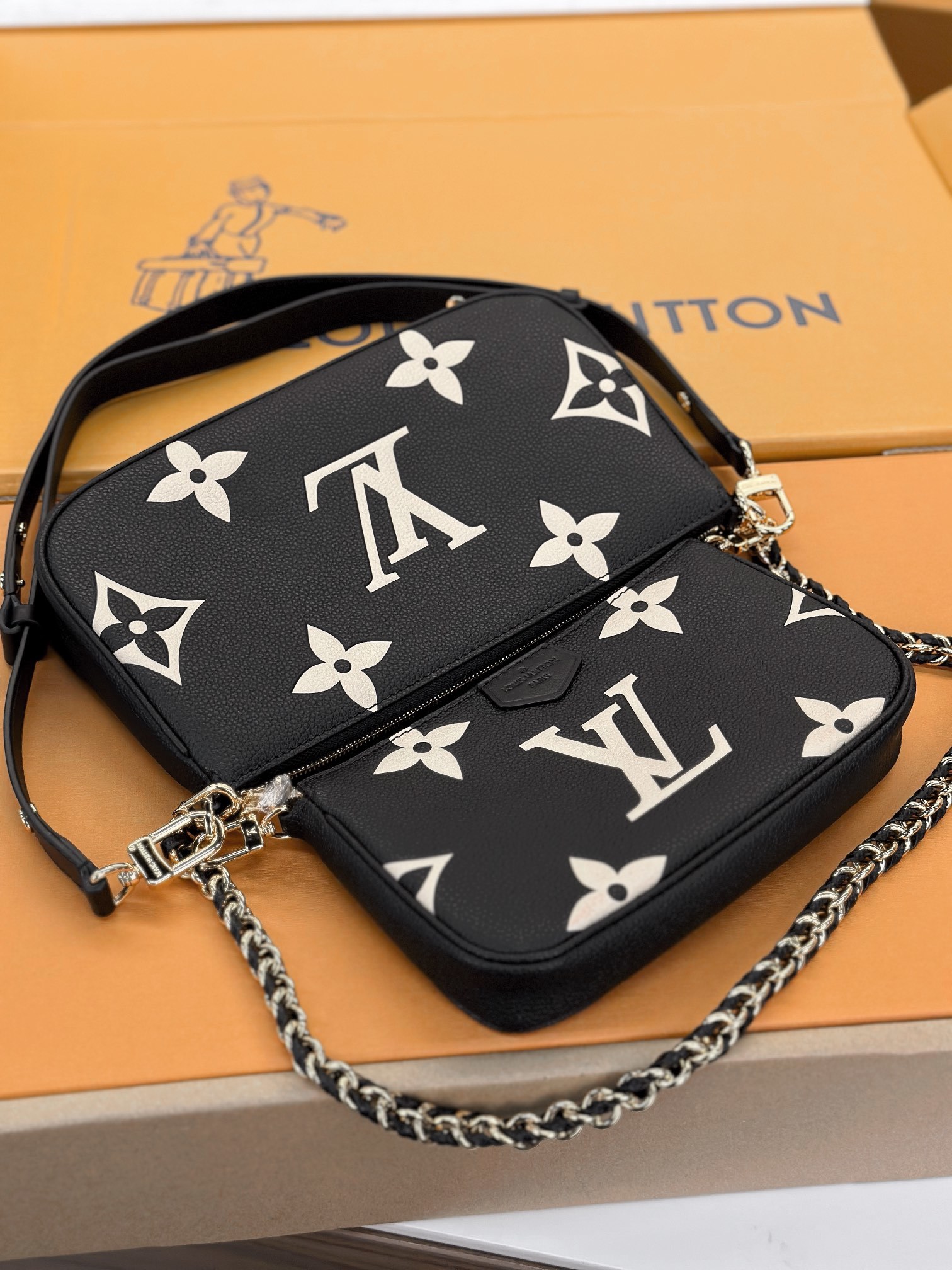 顶级原单M45777黑色本款MultiPochetteAccessoires斜挎包令Monogram图案