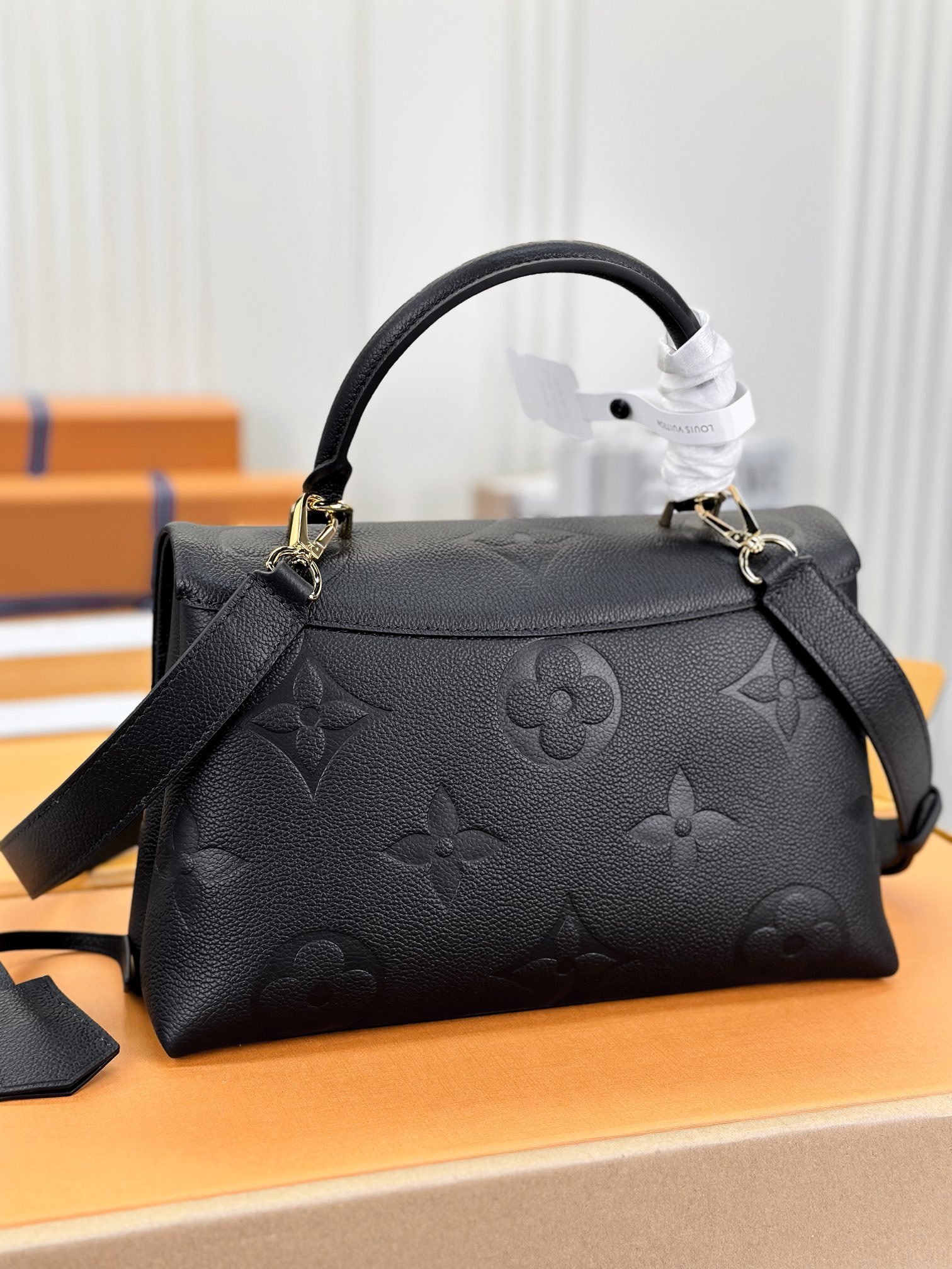 顶级原单M45976黑色大号Madeleine中号手袋取材MonogramEmpreinte压纹皮革搭配