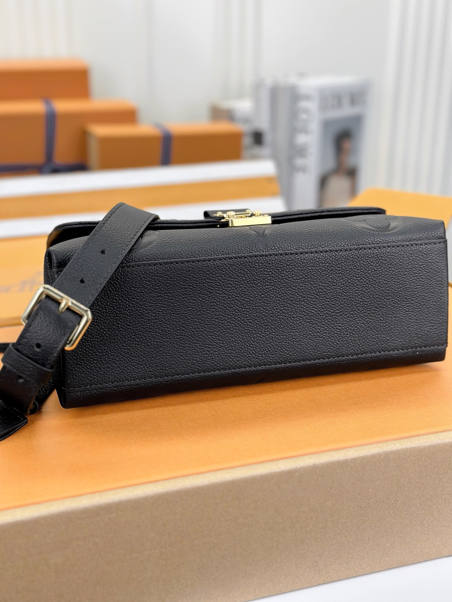 顶级原单M45976黑色大号Madeleine中号手袋取材MonogramEmpreinte压纹皮革搭配