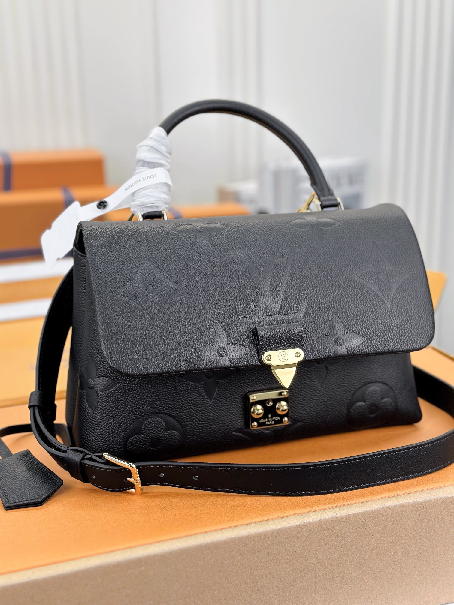 顶级原单M45976黑色大号Madeleine中号手袋取材MonogramEmpreinte压纹皮革搭配